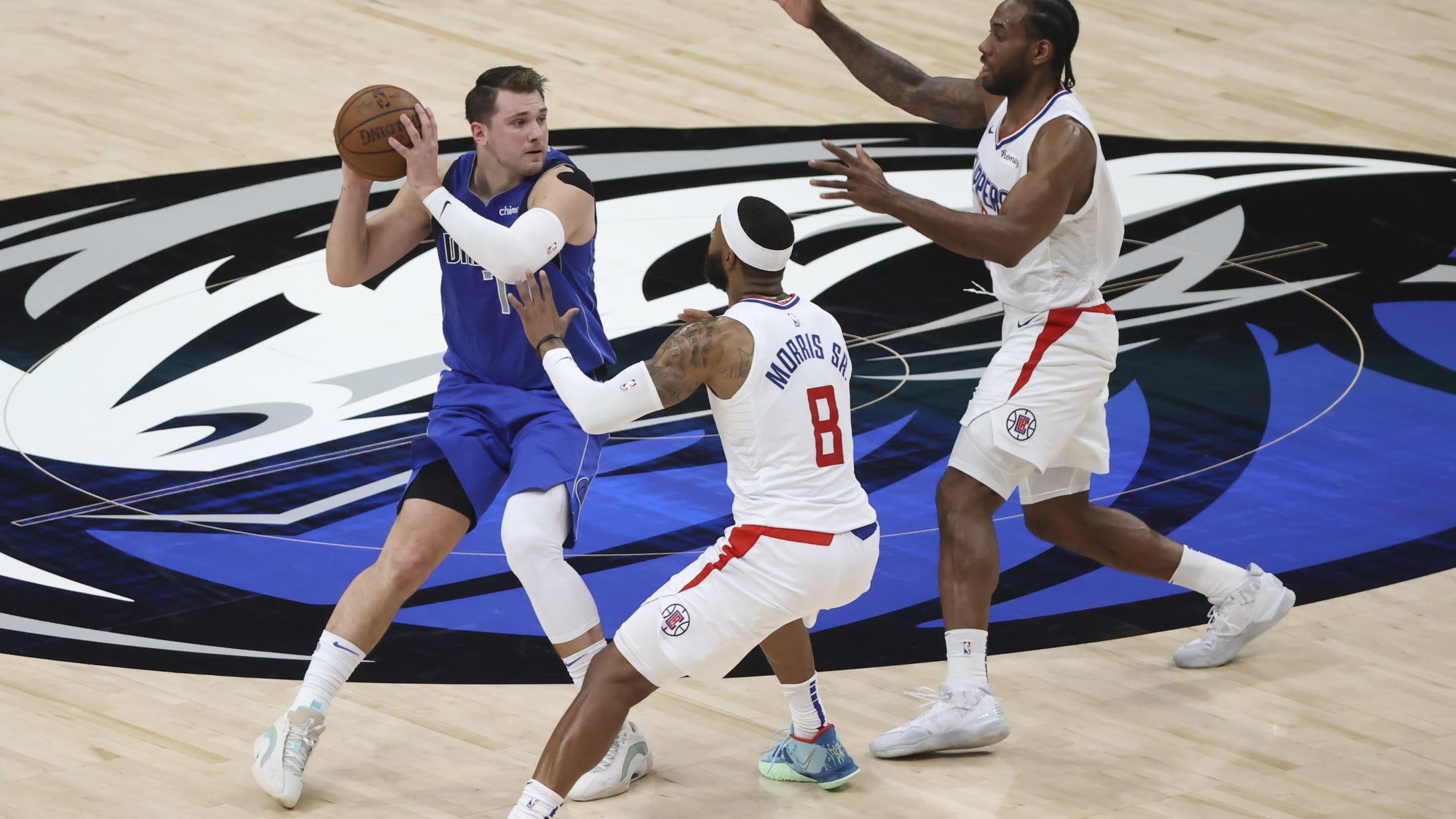 Ask the Expert: Mavs tighten COVID-19 protocols; How does this affect fans?