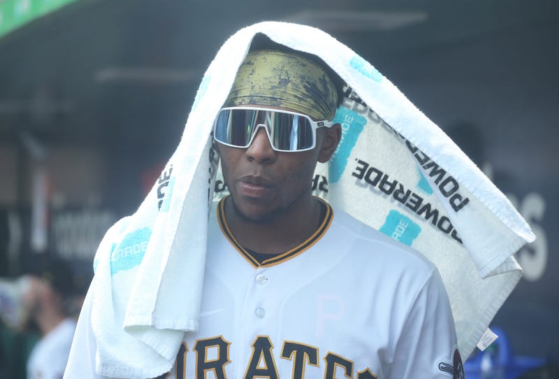 Ke'Bryan Hayes with towel over head