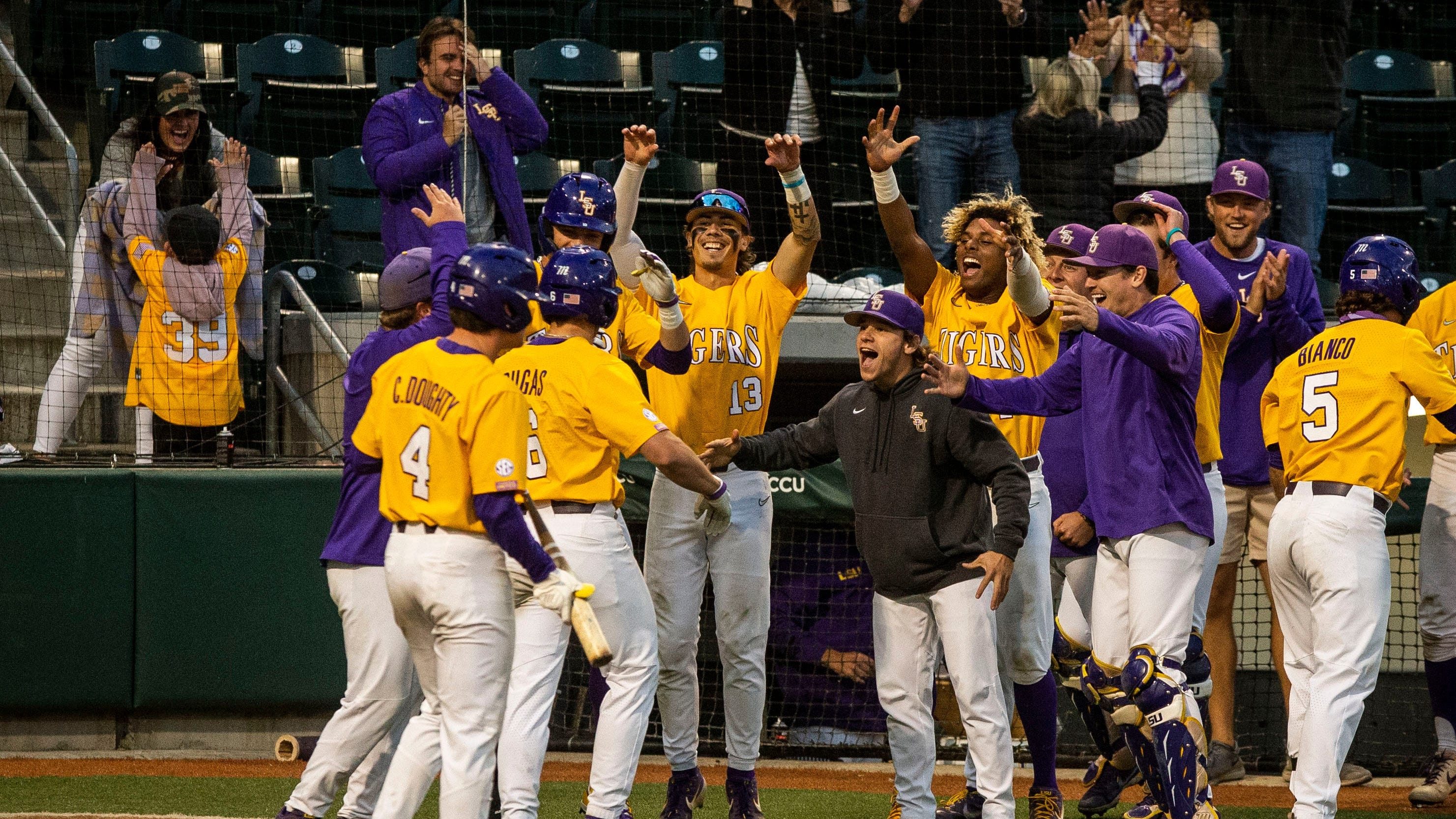 Watch: LSU's Gavin Dugas stays red hot with 2 HRs, Drew Bianco follows with go-ahead blast