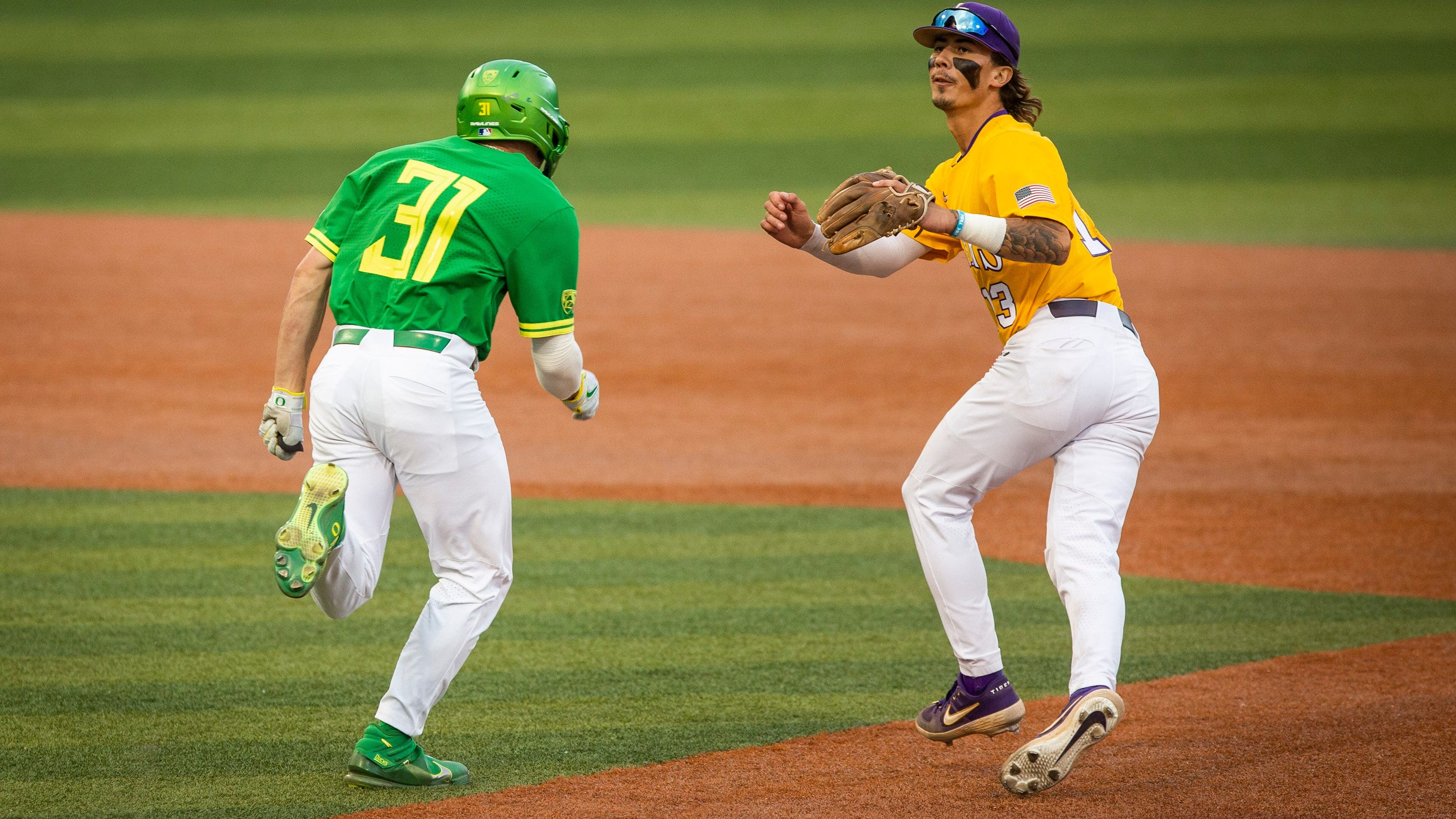 LSU does it! Tigers with 4th elimination game, rally past Oregon for regional title