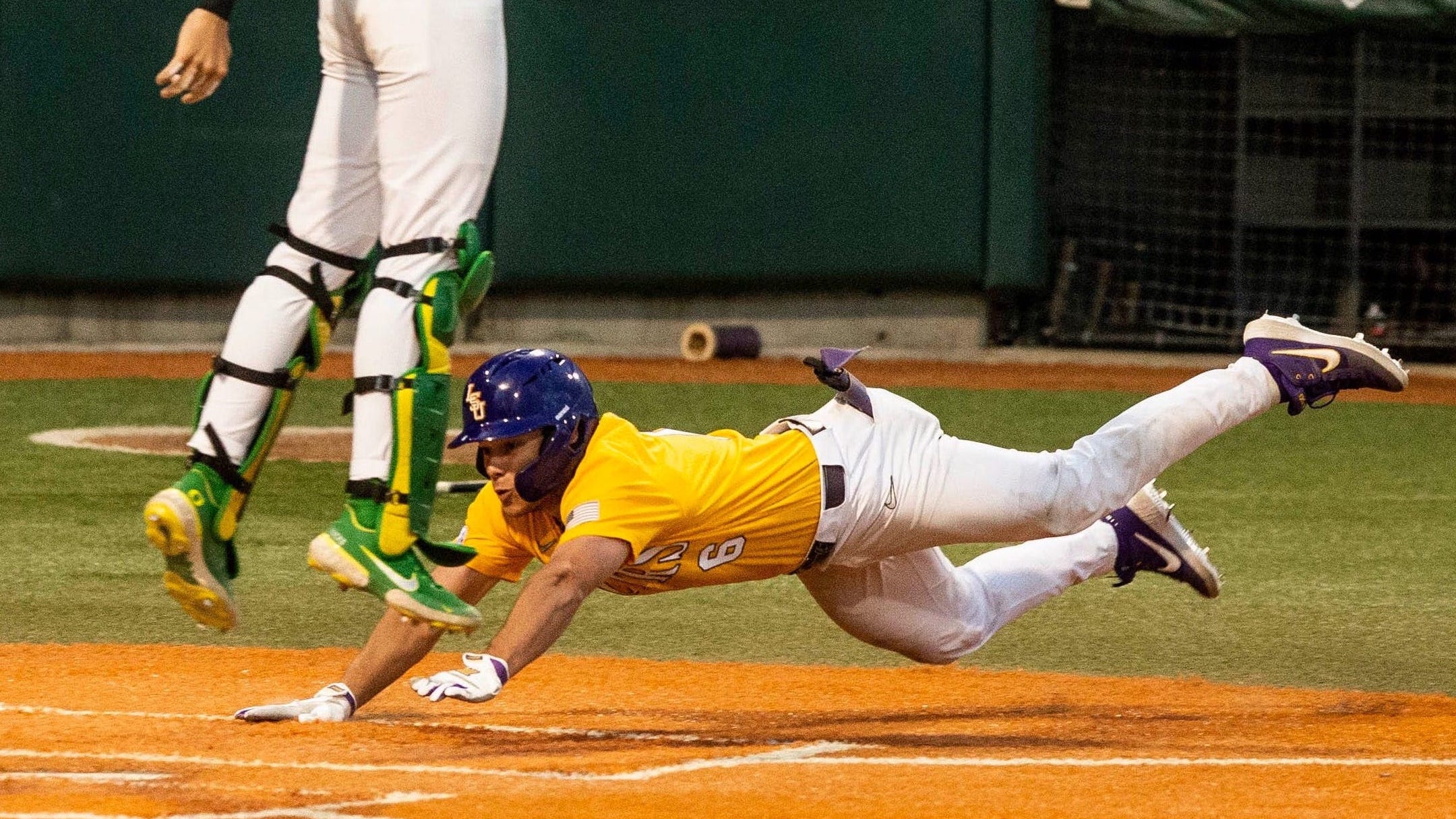 How 'cat & mouse' became a balk in LSU's regional thriller, more from Mainieri, players