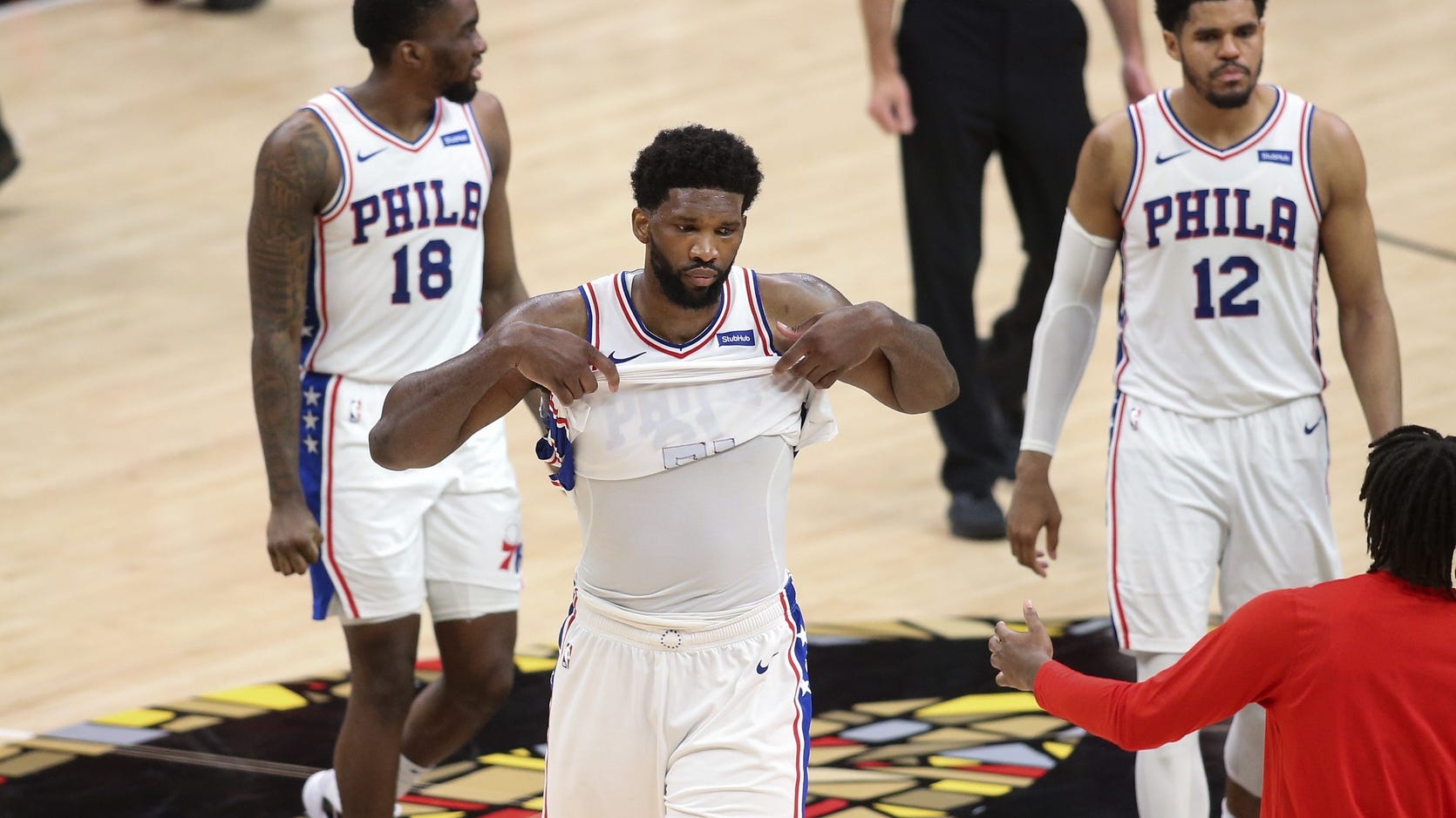Hawks rally to top Sixers and even up series