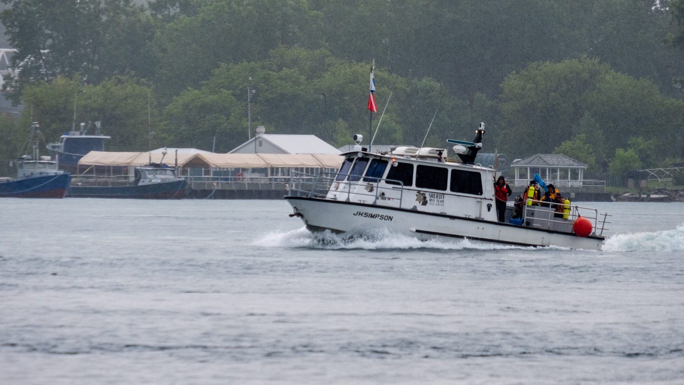 1 dead, 2 injured in late night boat crash on St. Clair River