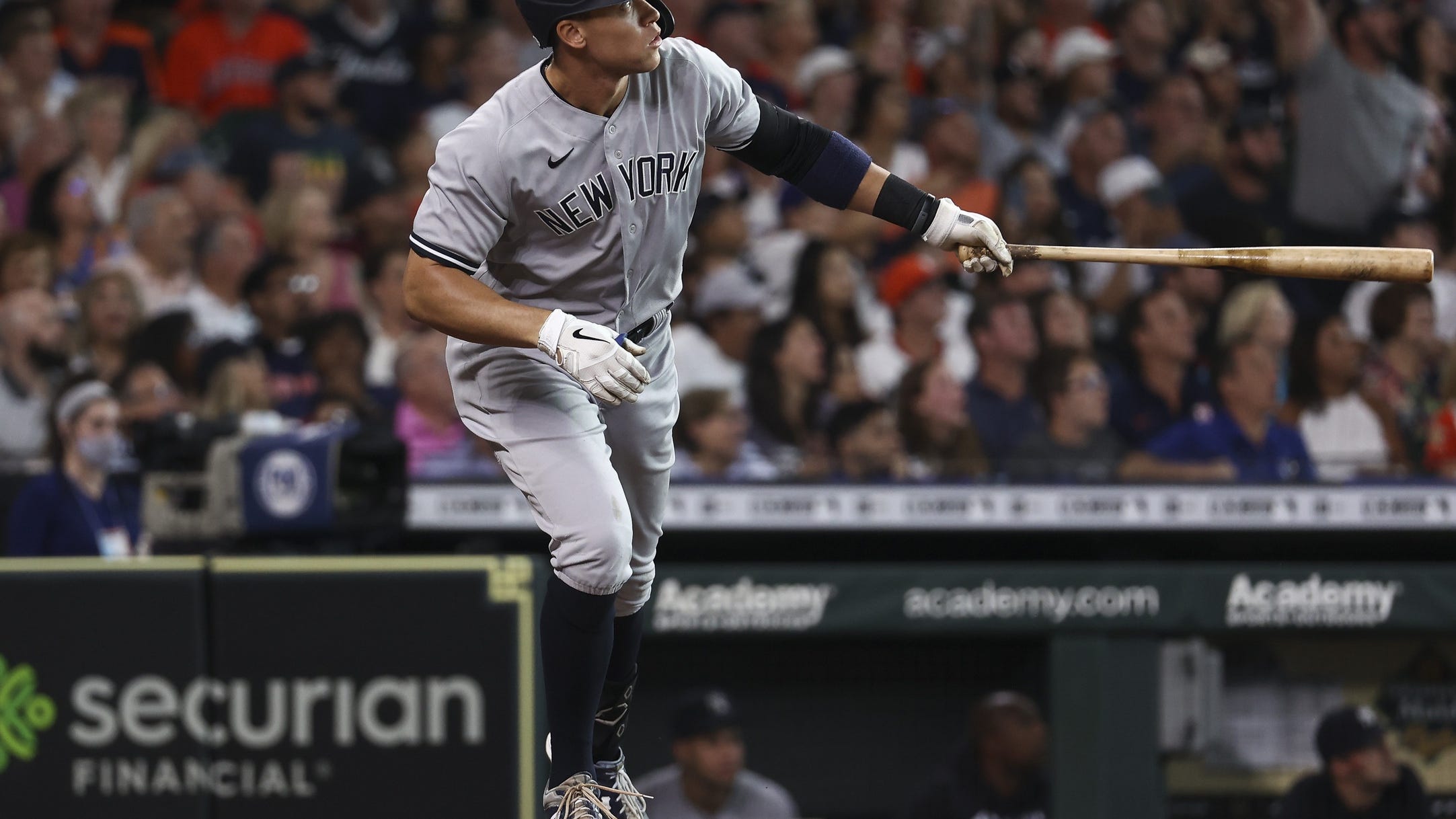 Astros' Dusty Baker takes exception to Aaron Judge's home run gesture