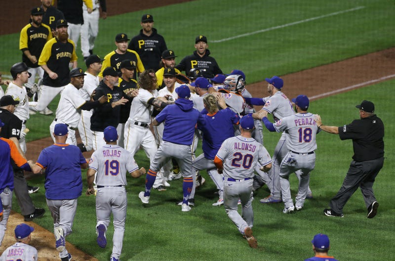 Mets and Pirates empty the benches