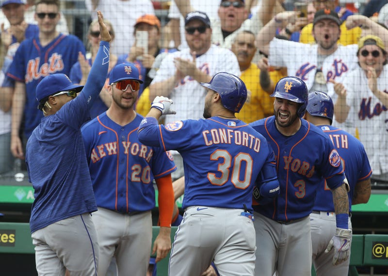 Michael Conforto celebrates