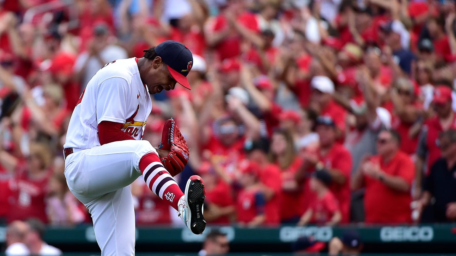 Cardinals' Alex Reyes breaks MLB record with series-clinching save