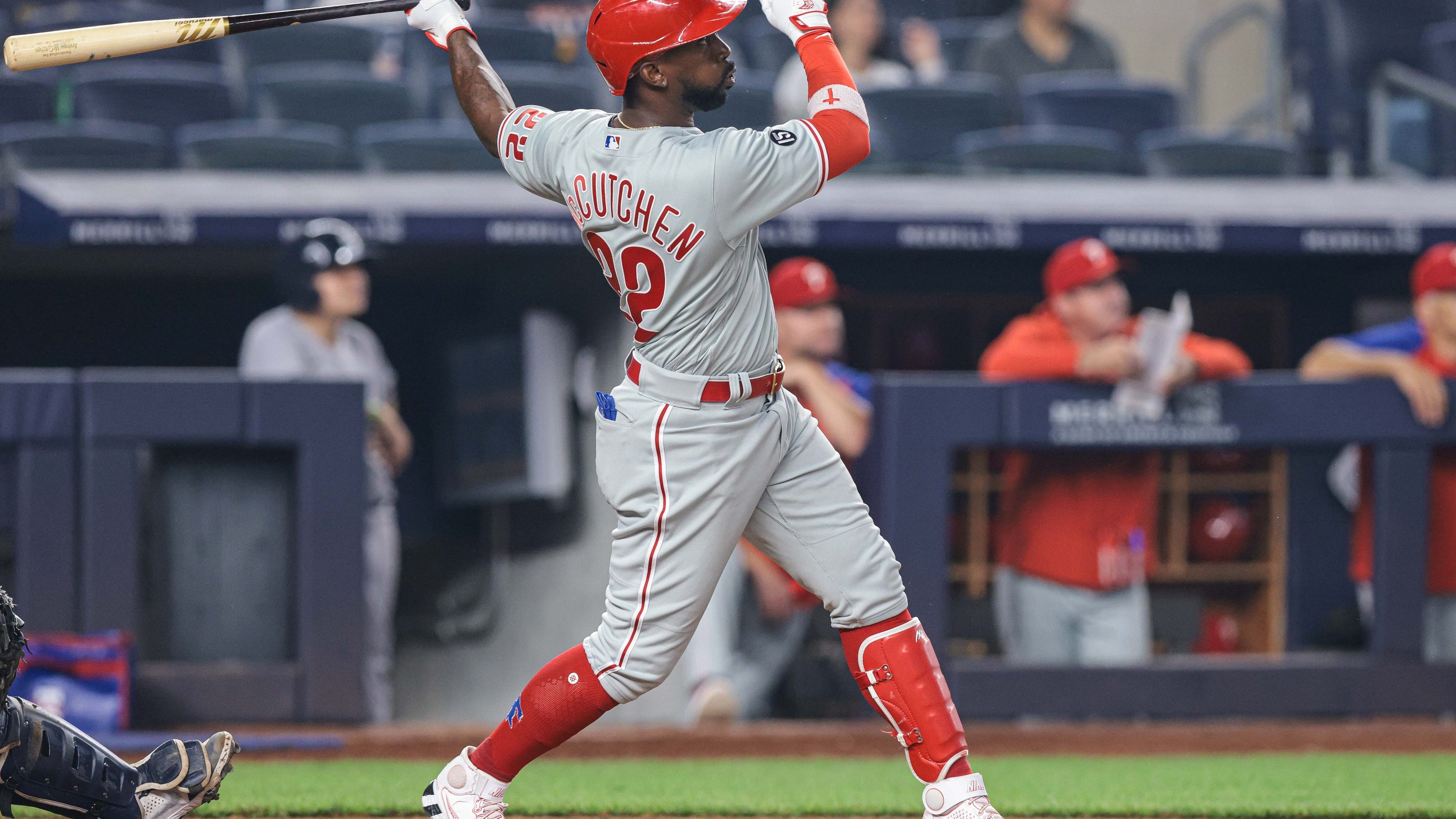 Pirate fans give ovation to returning McCutchen