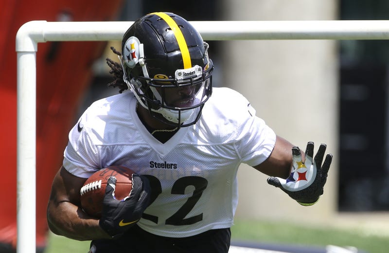 Najee Harris in practice w football
