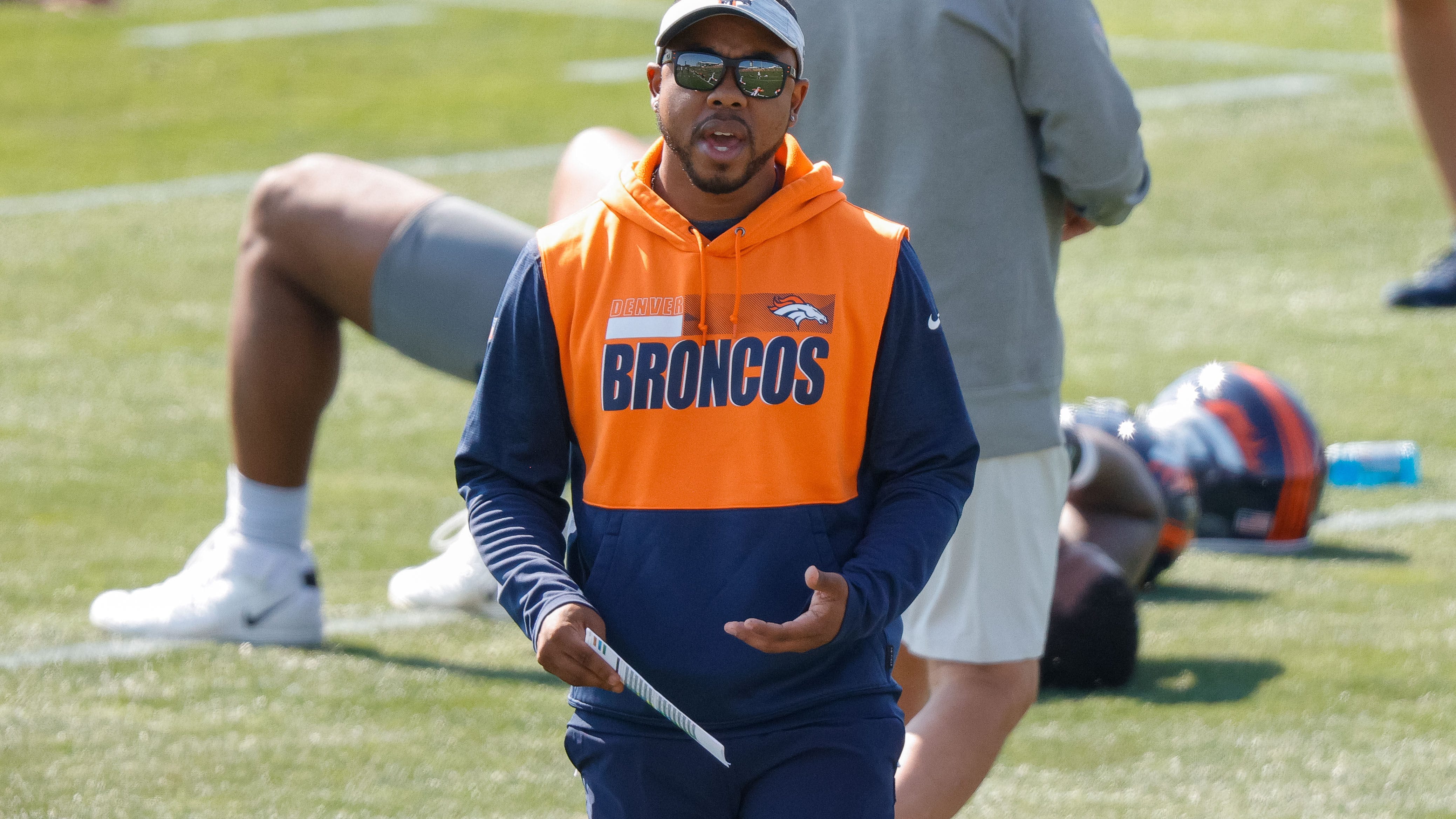 Patriots to interview Broncos' Christian Parker, Saints' Michael Hodges for defensive coordinator position