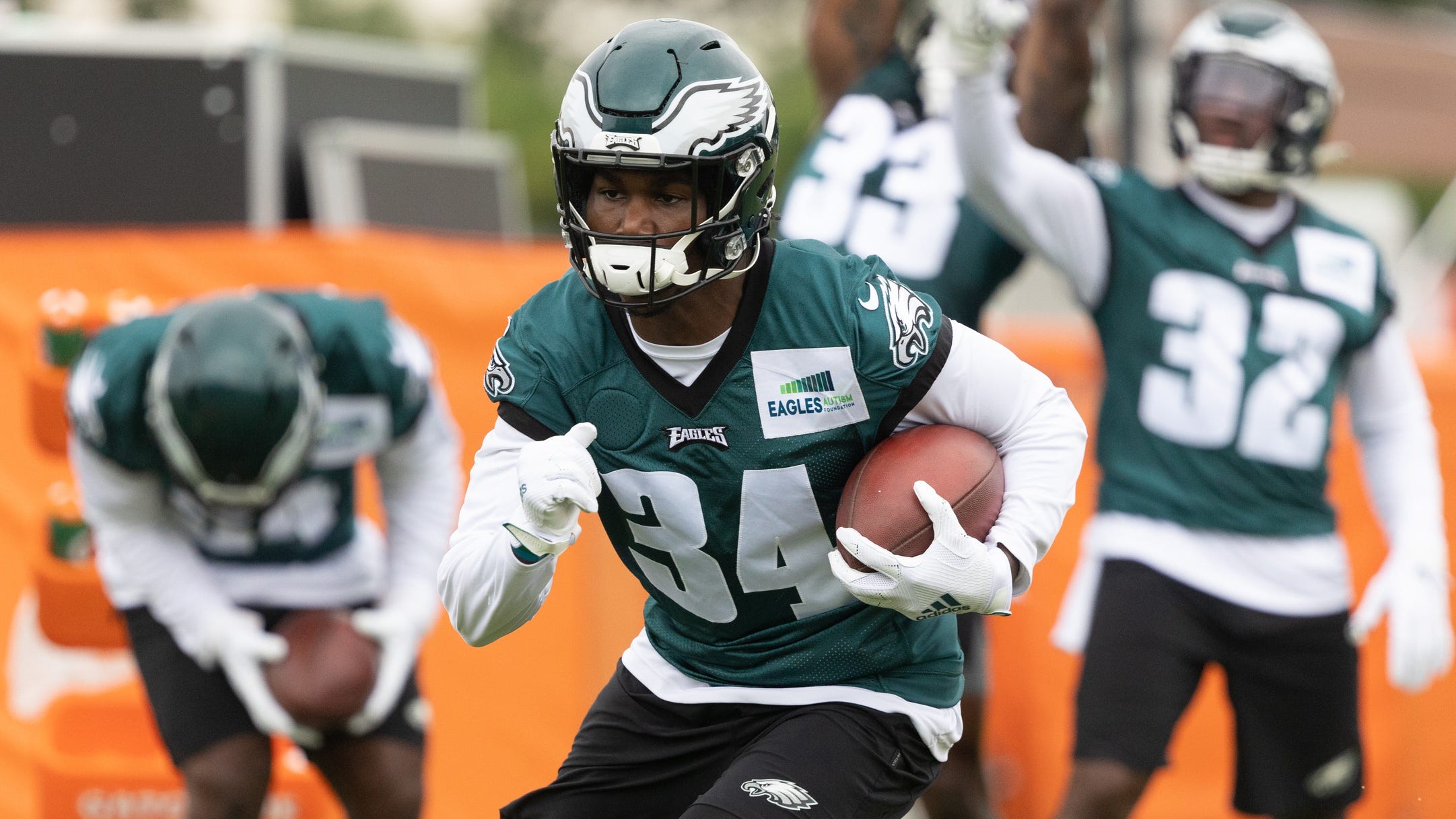 The Sirianni method: Eagles train for season — with Kobe Bryant, competitive hot dog eating