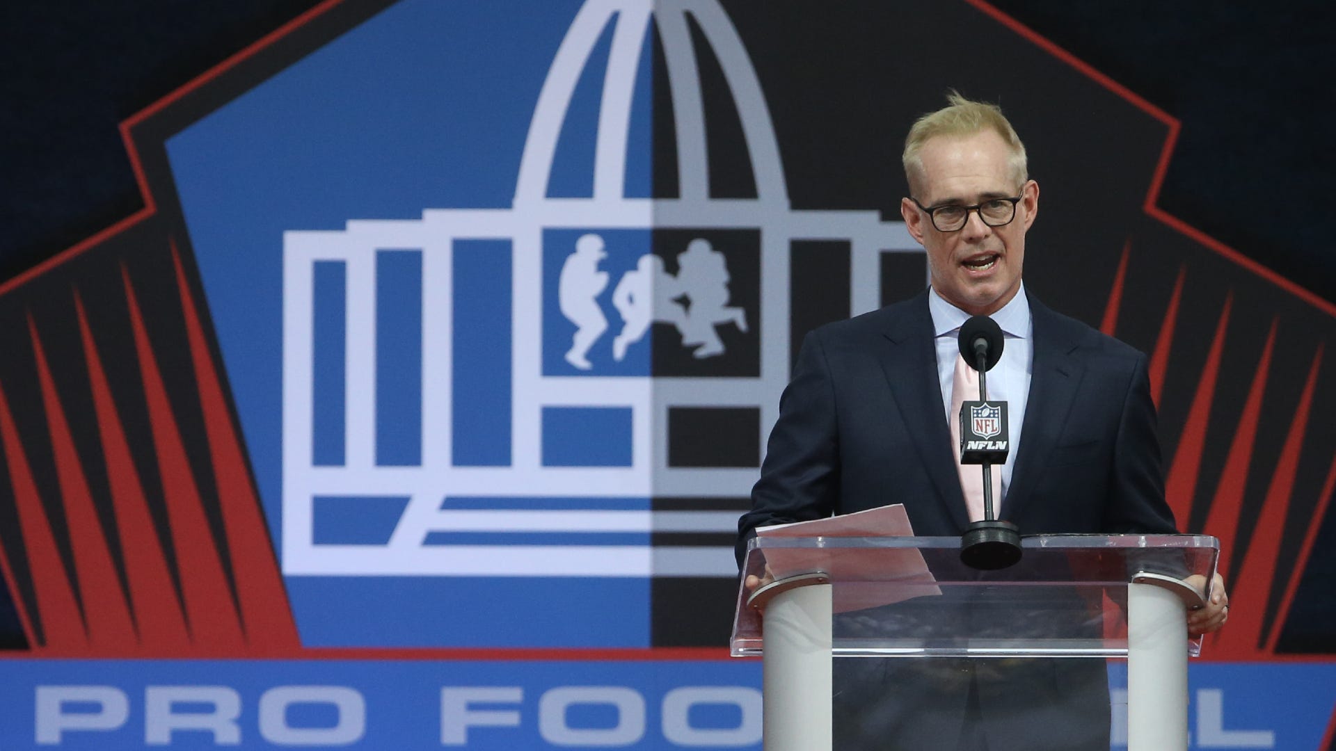 Joe Buck loses 'Celebrity Family Feud' in cringeworthy fashion