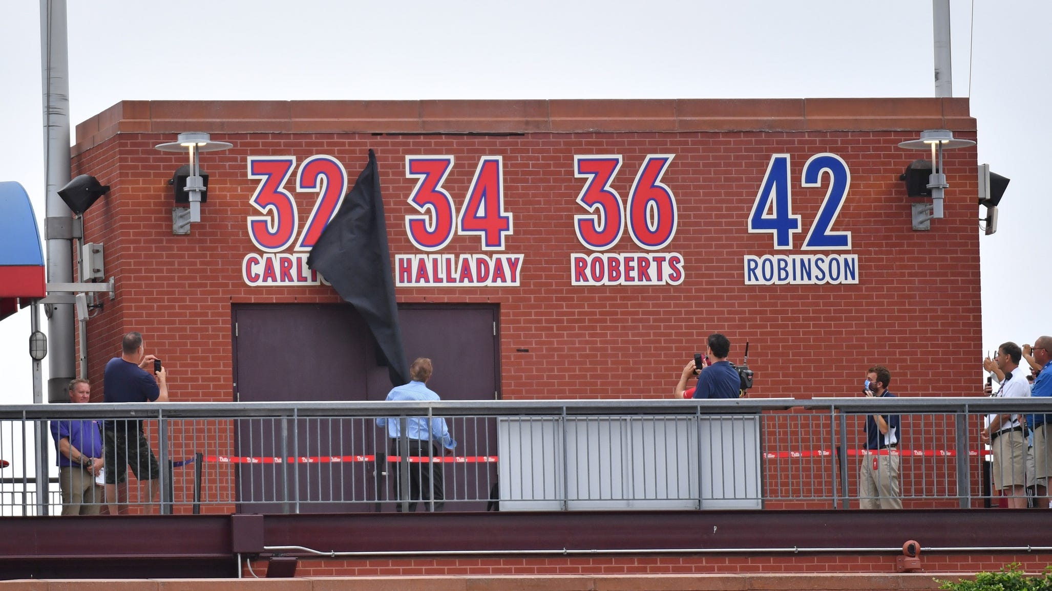 Zack Wheeler says he tried to pitch like Roy Halladay on the day No. 34 was retired