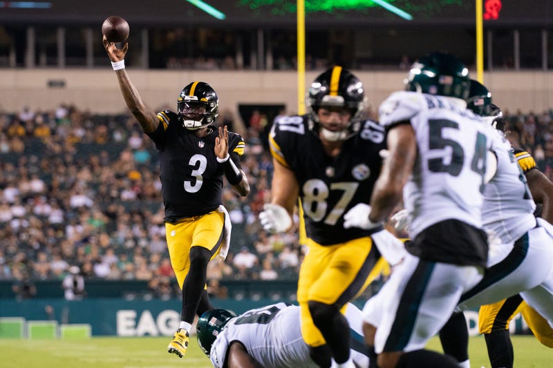 Steelers quarterback Dwayne Haskins (3) passes the ball