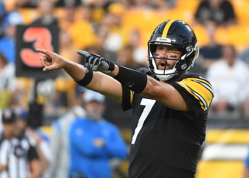 Ben Roethlisberger pointing in game