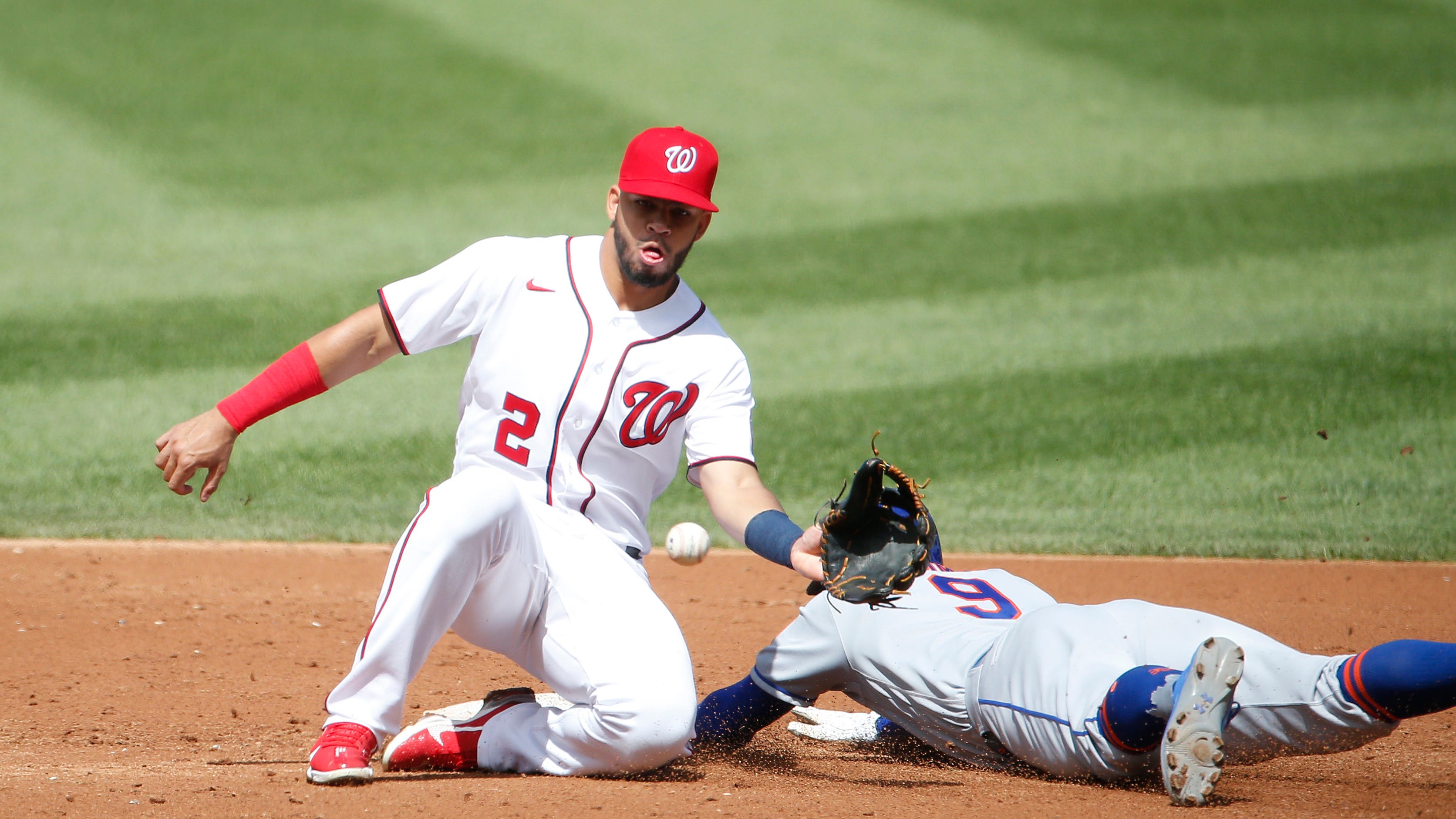 Fans, media react after Mets squander 9-run lead against Nationals