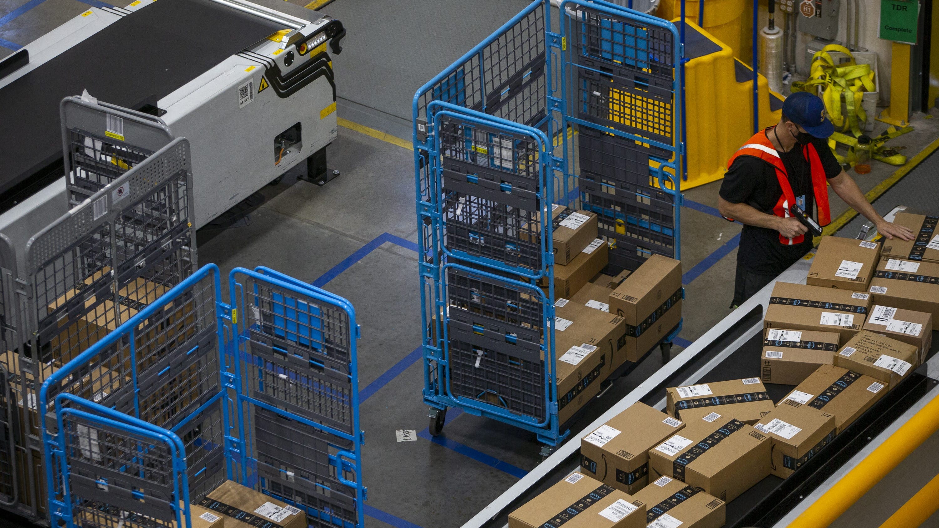 Amazon hiring 6,500 seasonal workers in North Texas