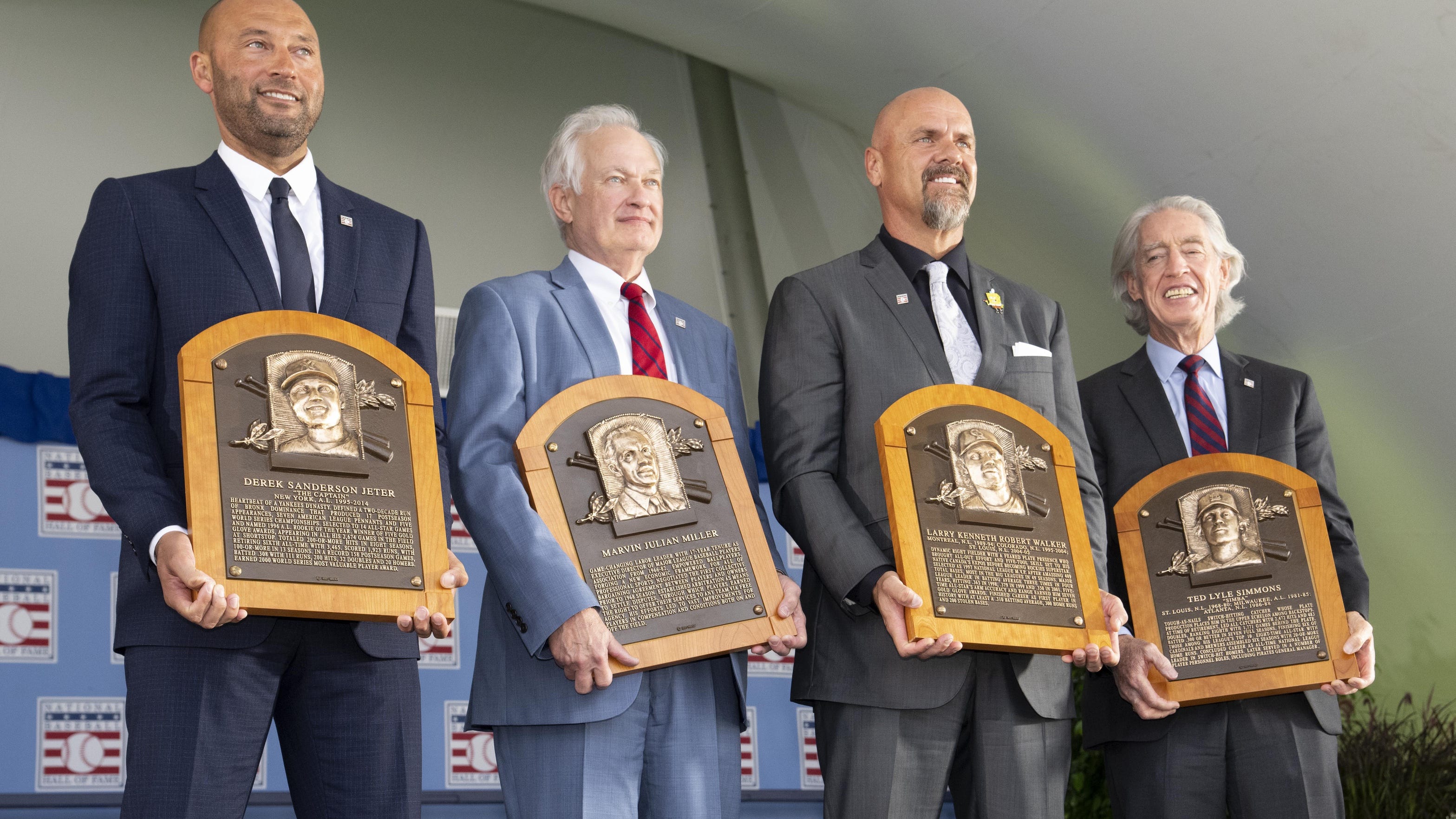 Fans fall in love with Cardinals catcher, Hall of Famer Ted Simmons' magical voice