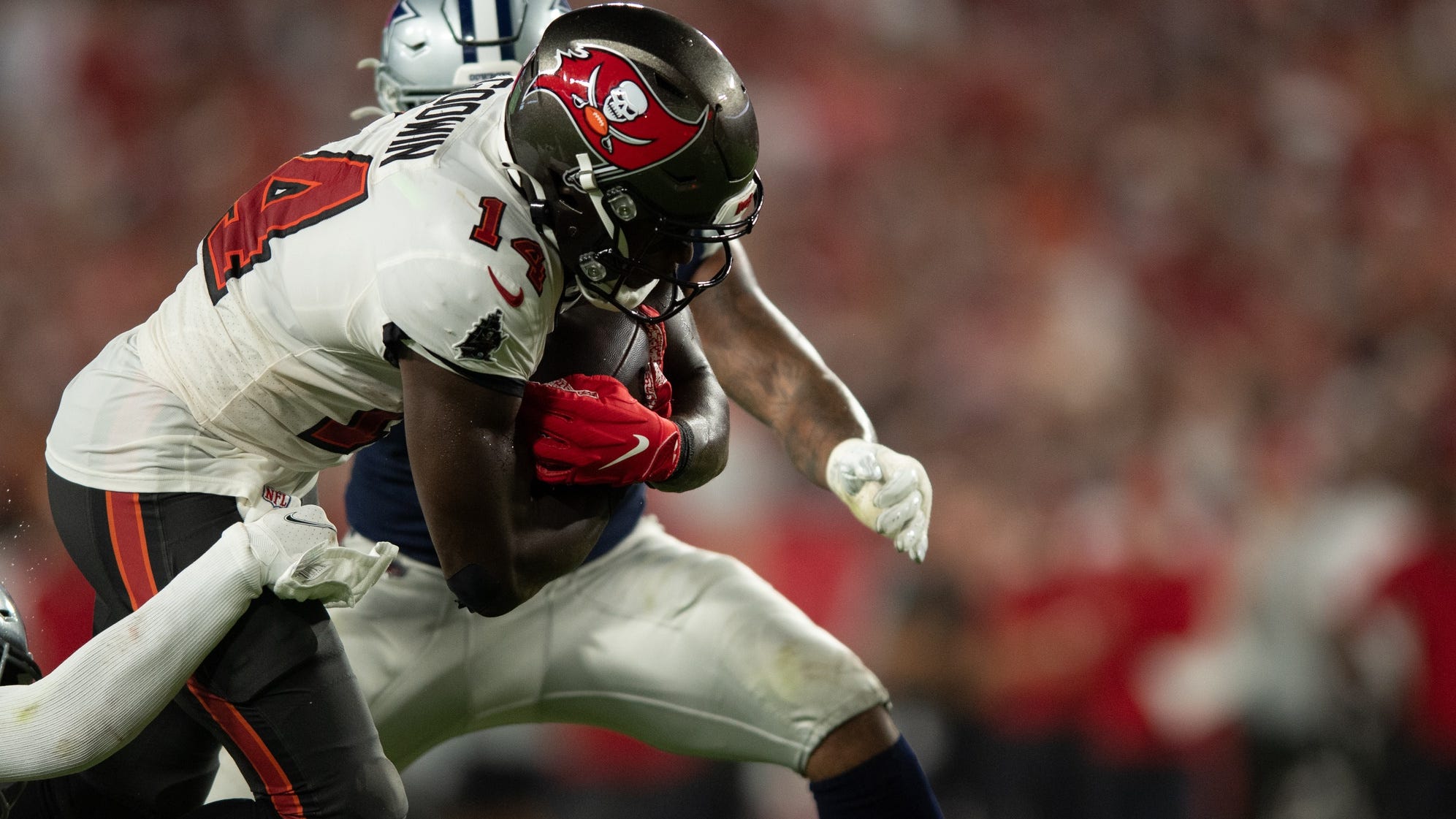 Push off? Controversial no-call helps lift Bucs over Cowboys