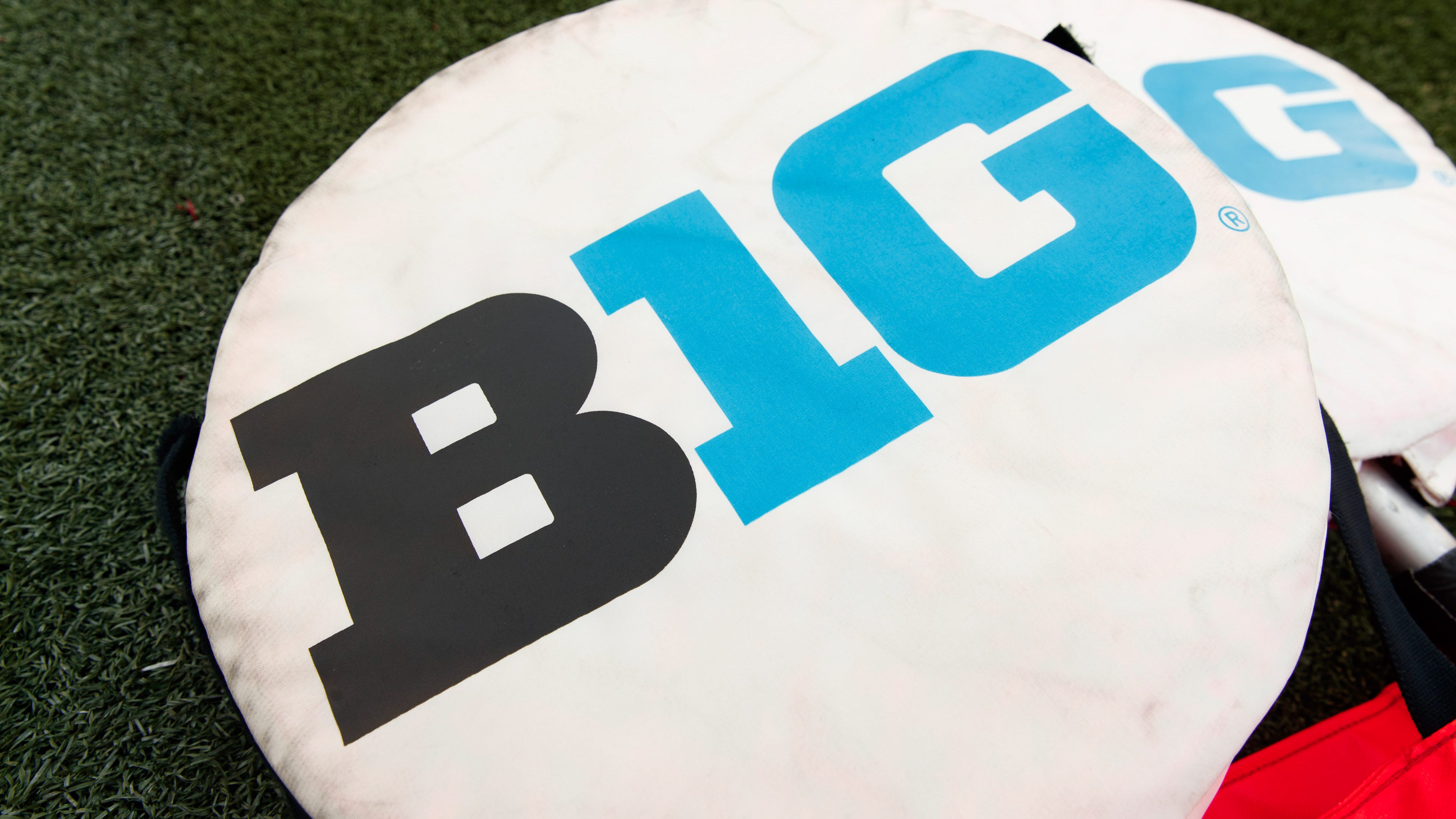 What does USC and UCLA's move to Big Ten mean for college football?