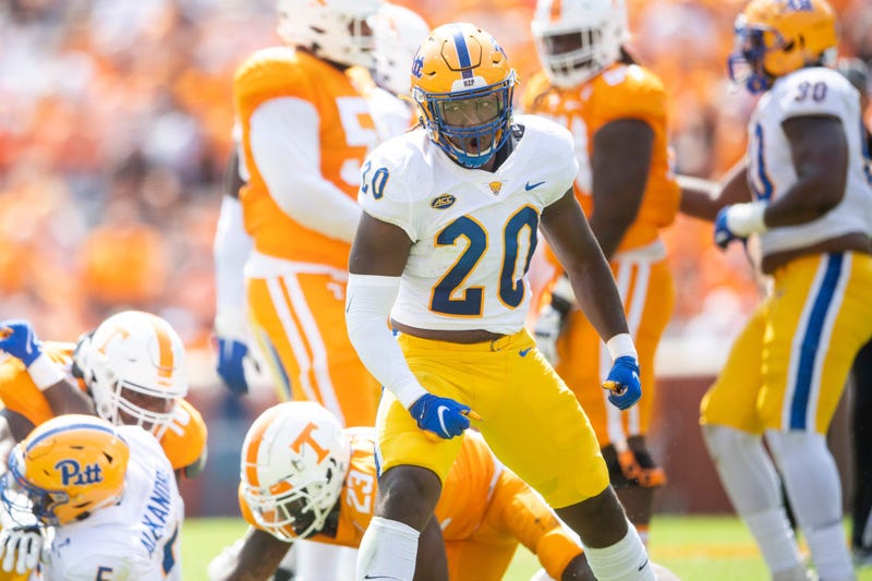 Wendell Davis making tackle v Tennessee