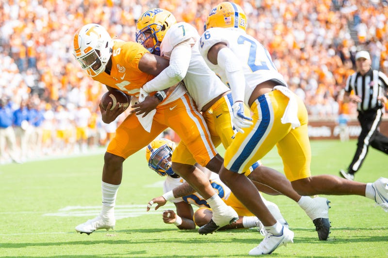 SirVocea Dennis tackle vs Tennessee