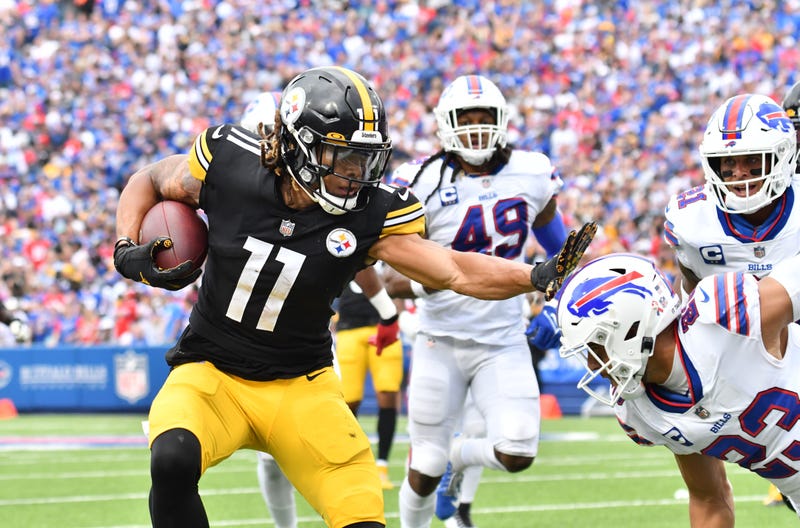 Chase Claypool stiff-arm
