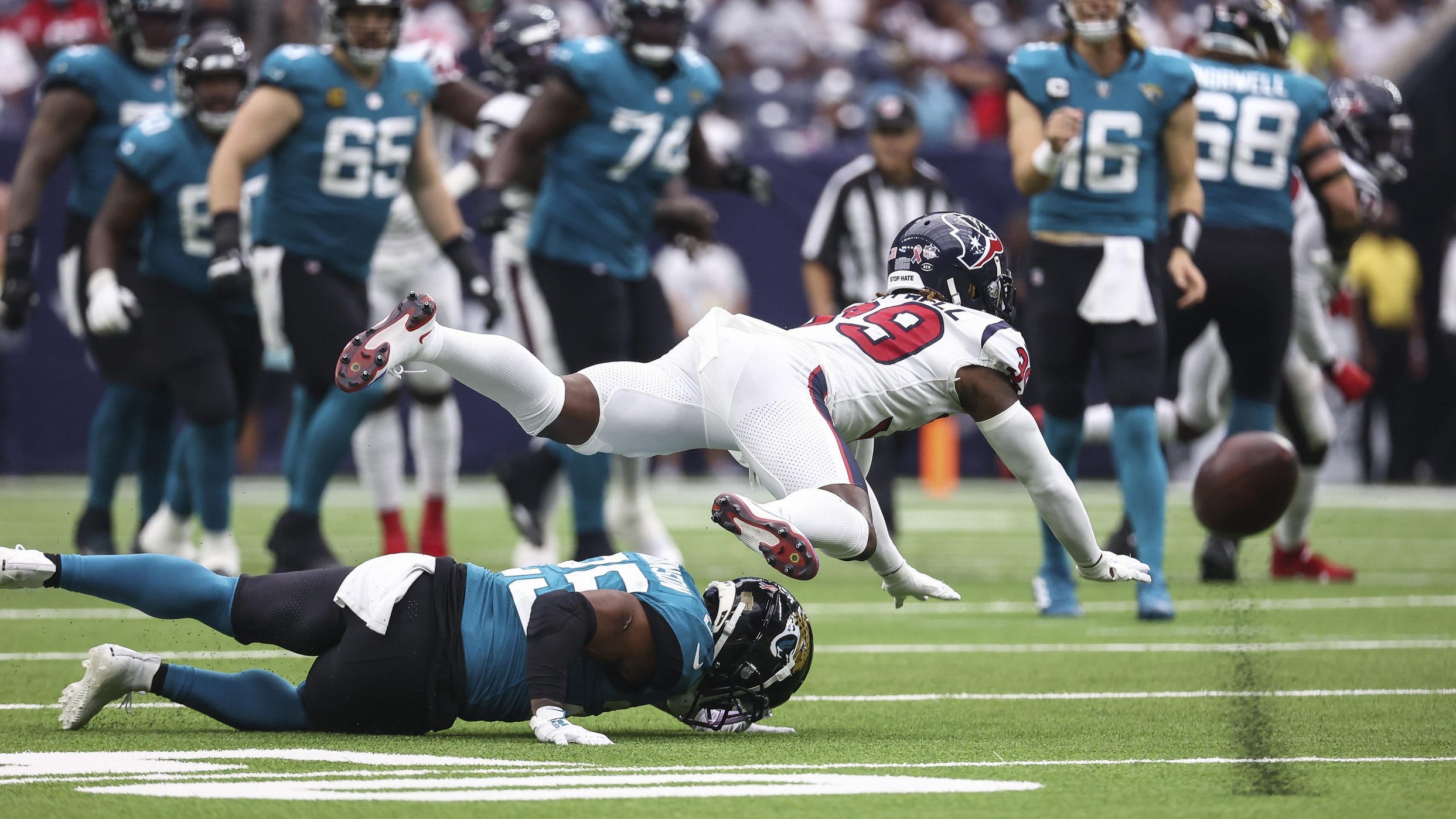 Eight Texans players on COVID-19 list as NFL adjusts to outbreak