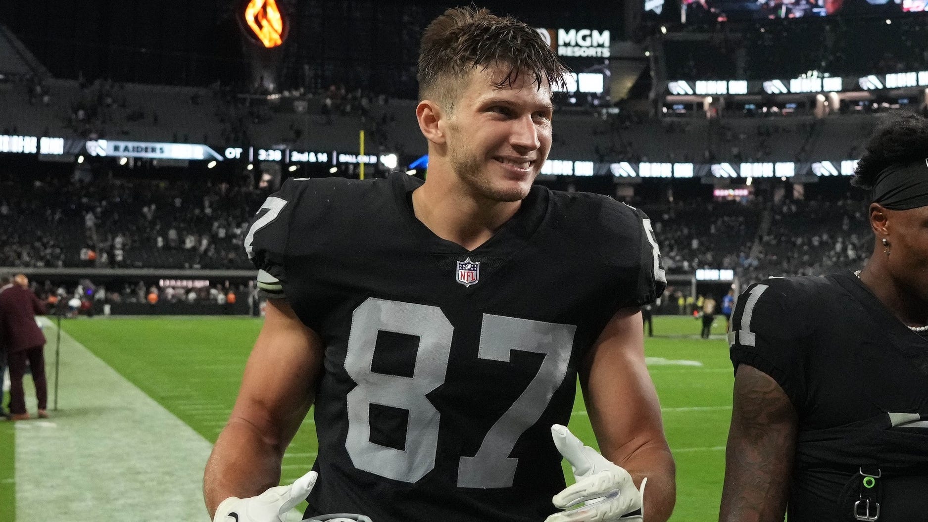 TE Foster Moreau diagnosed with cancer after physical with Saints