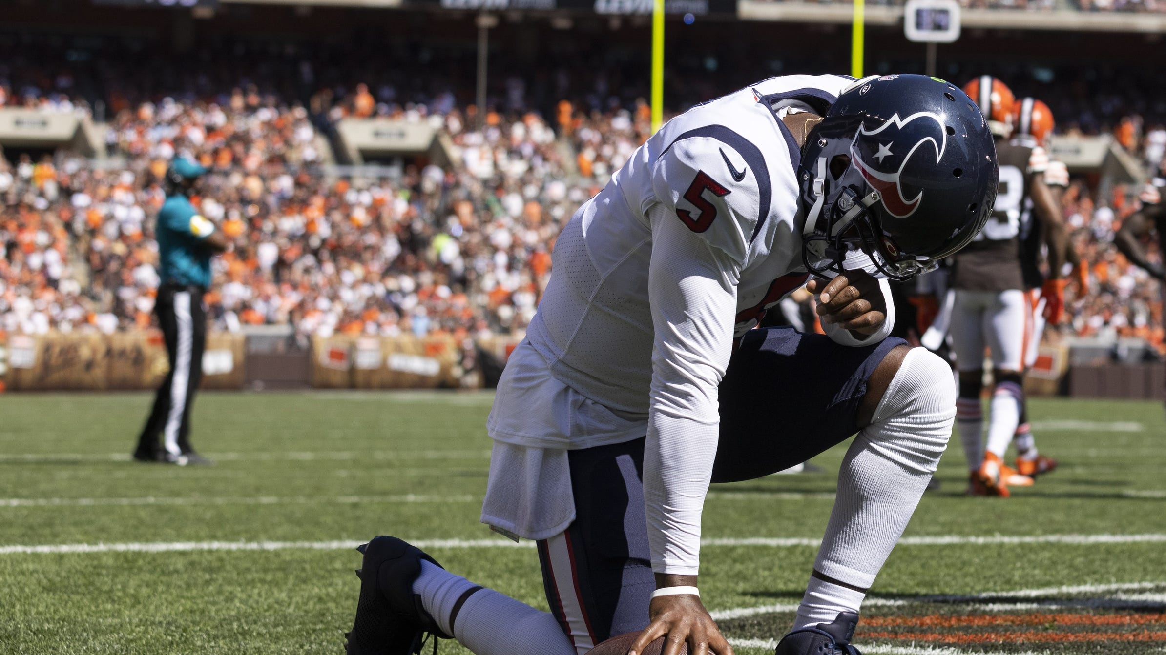 Texans hope to get Tyrod Taylor back in next couple of weeks, not looking at other QBs