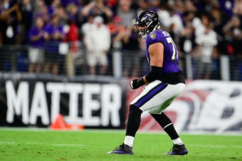 Alejandro Villanueva celebrates the Ravens' game-sealing first down against the Chiefs