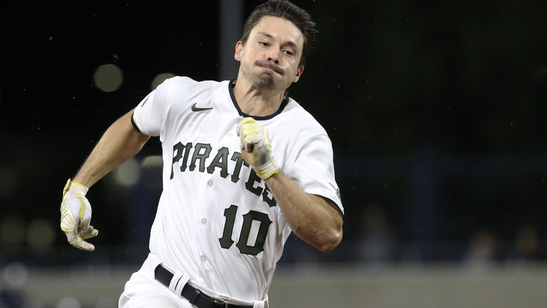 Report: Pirates CF Reynolds getting trade interest