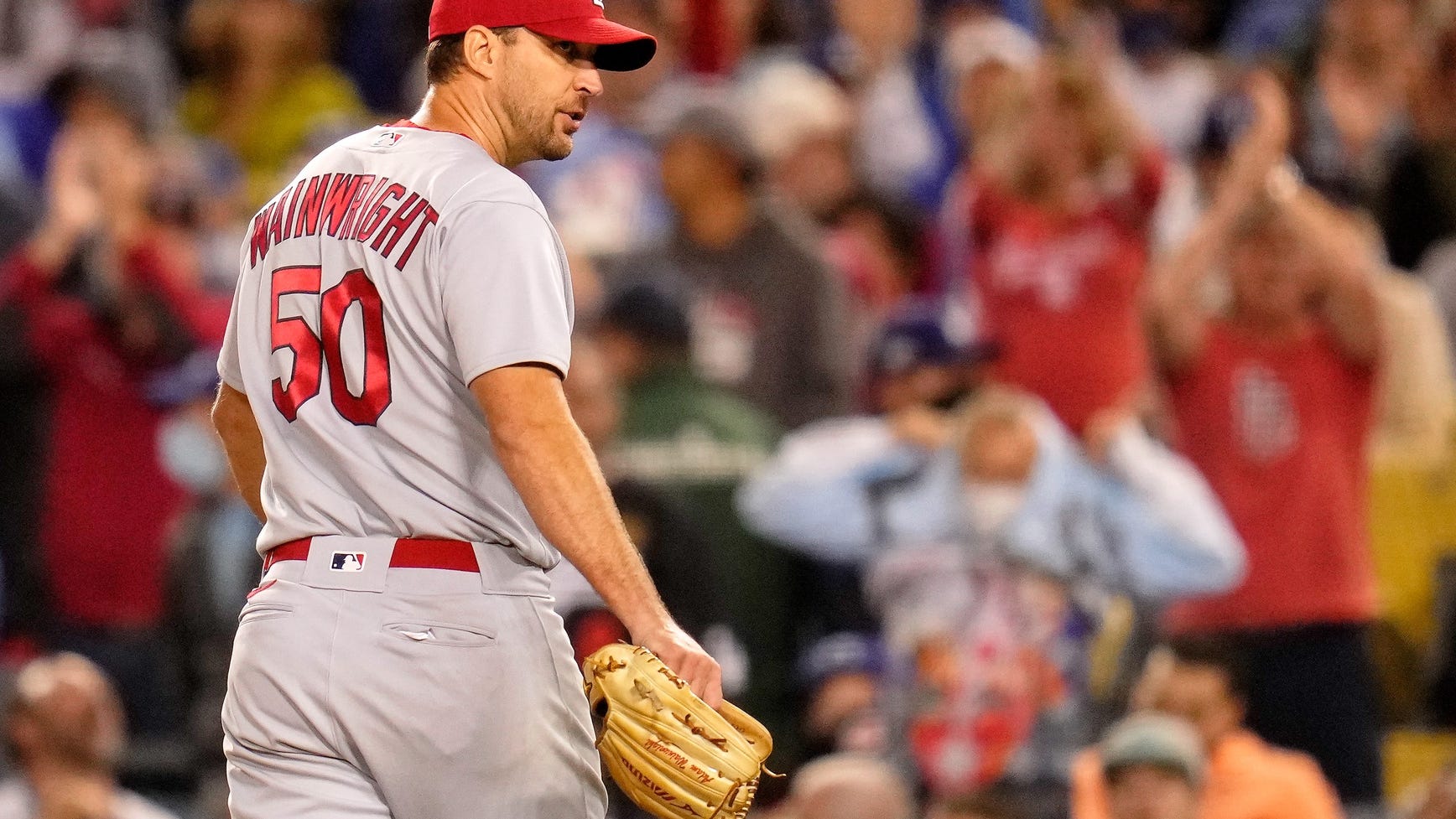 Adam Wainwright mercilessly roasts Reds fan who came at him on Twitter