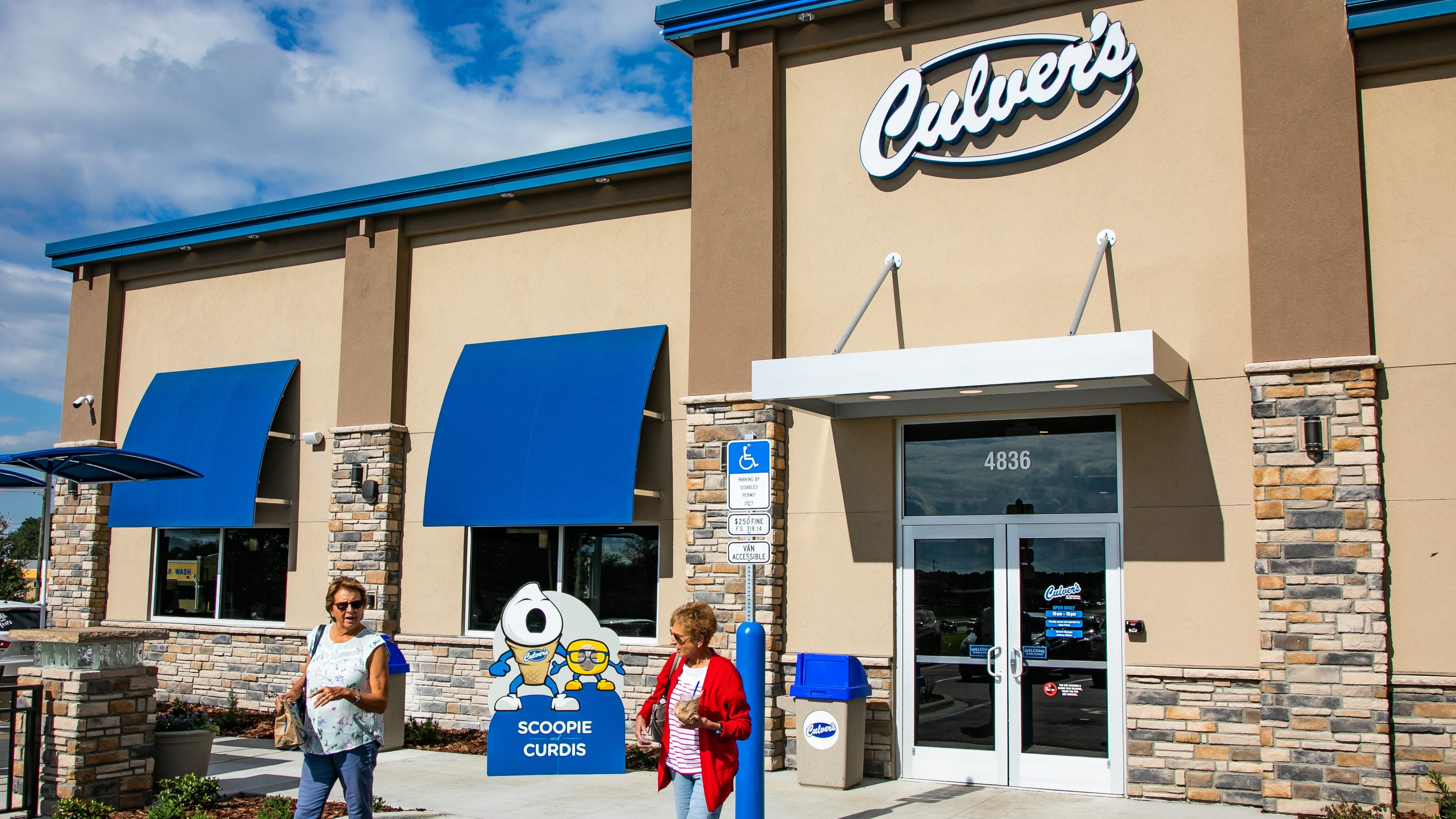 Great-grandmother picks up waitress job to help keep her favorite restaurant open
