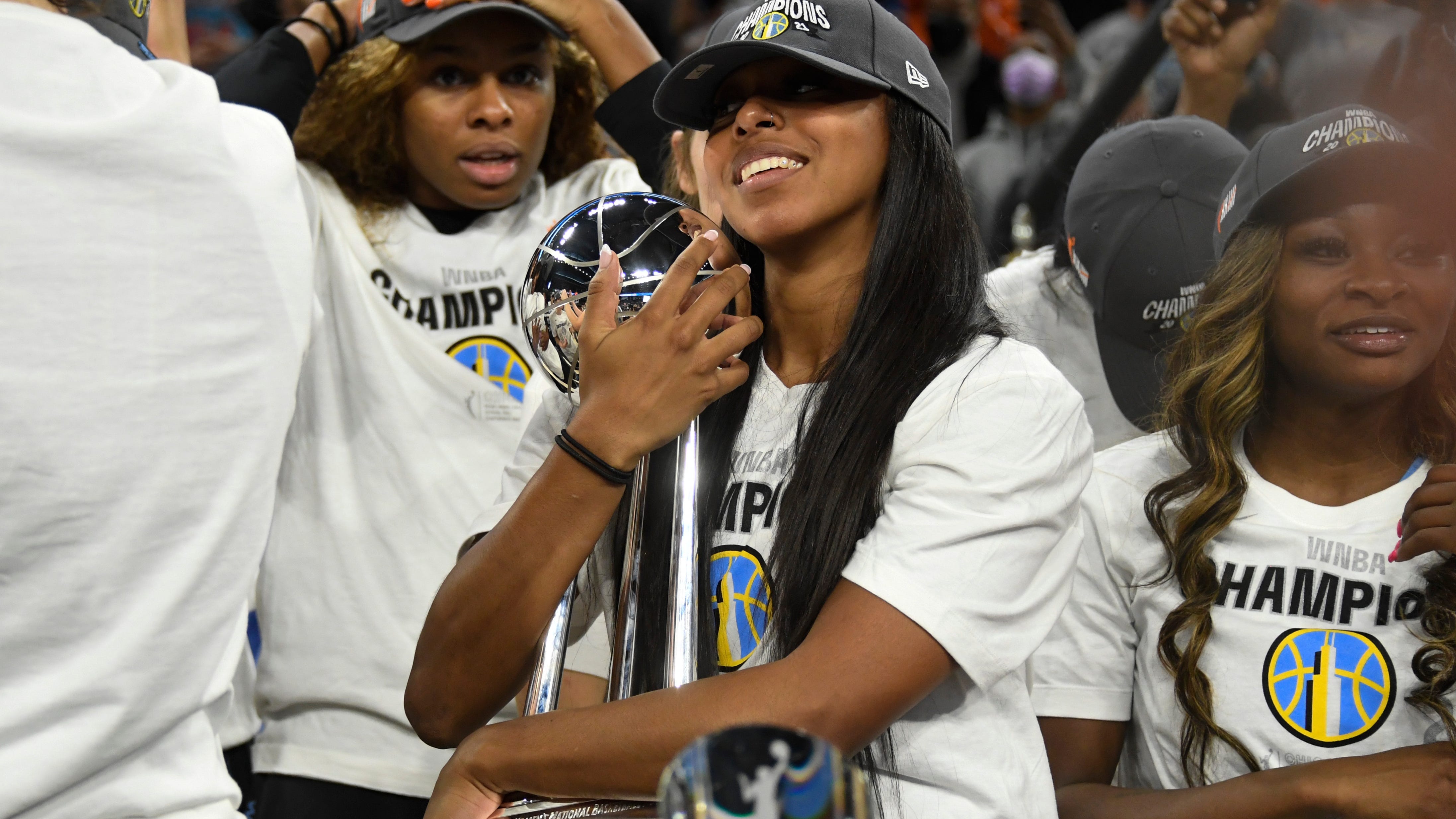 Lightfoot encourages ‘everyone to come’ to Chicago Sky championship rally