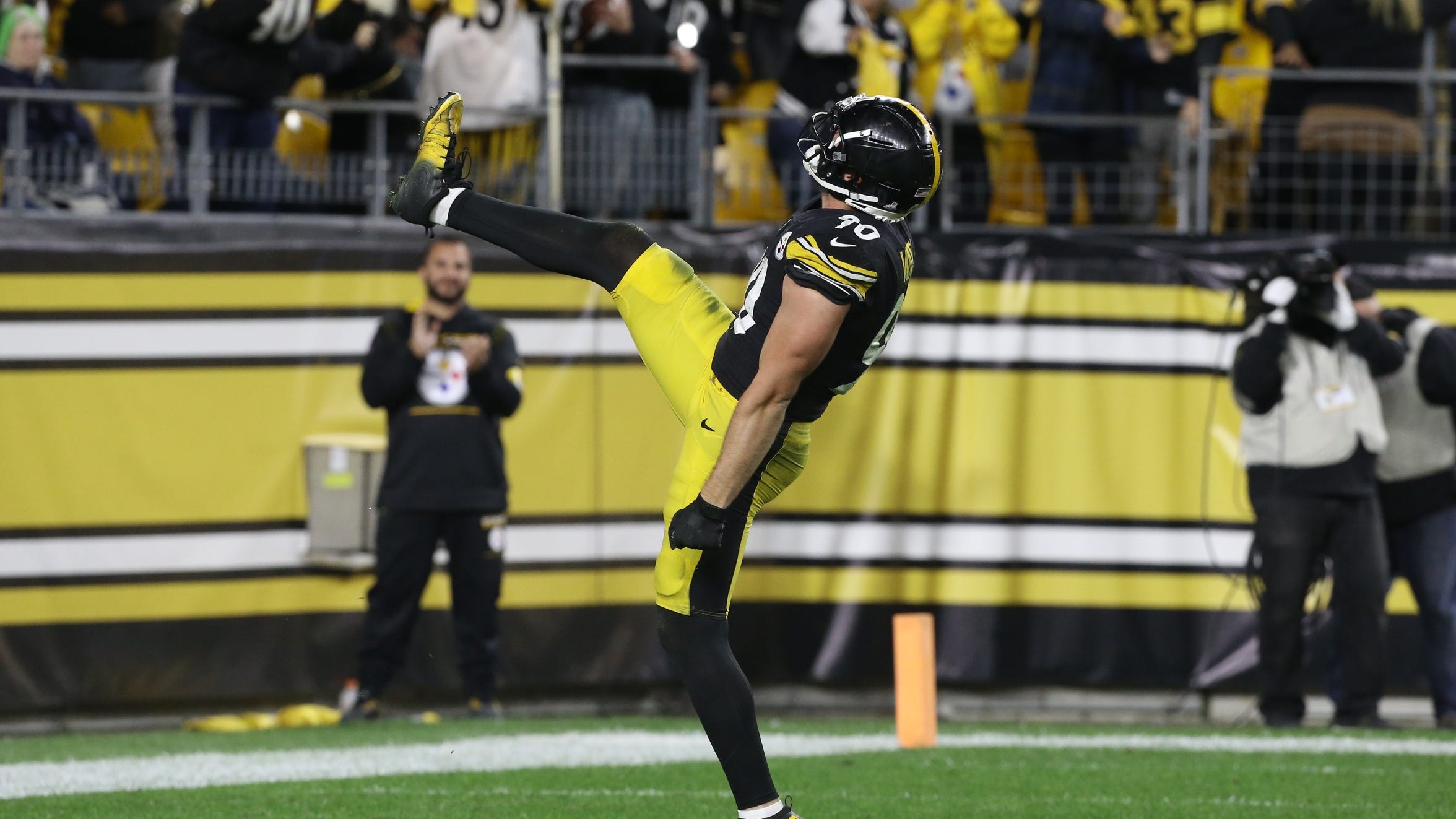 Watt comes through for Steelers again