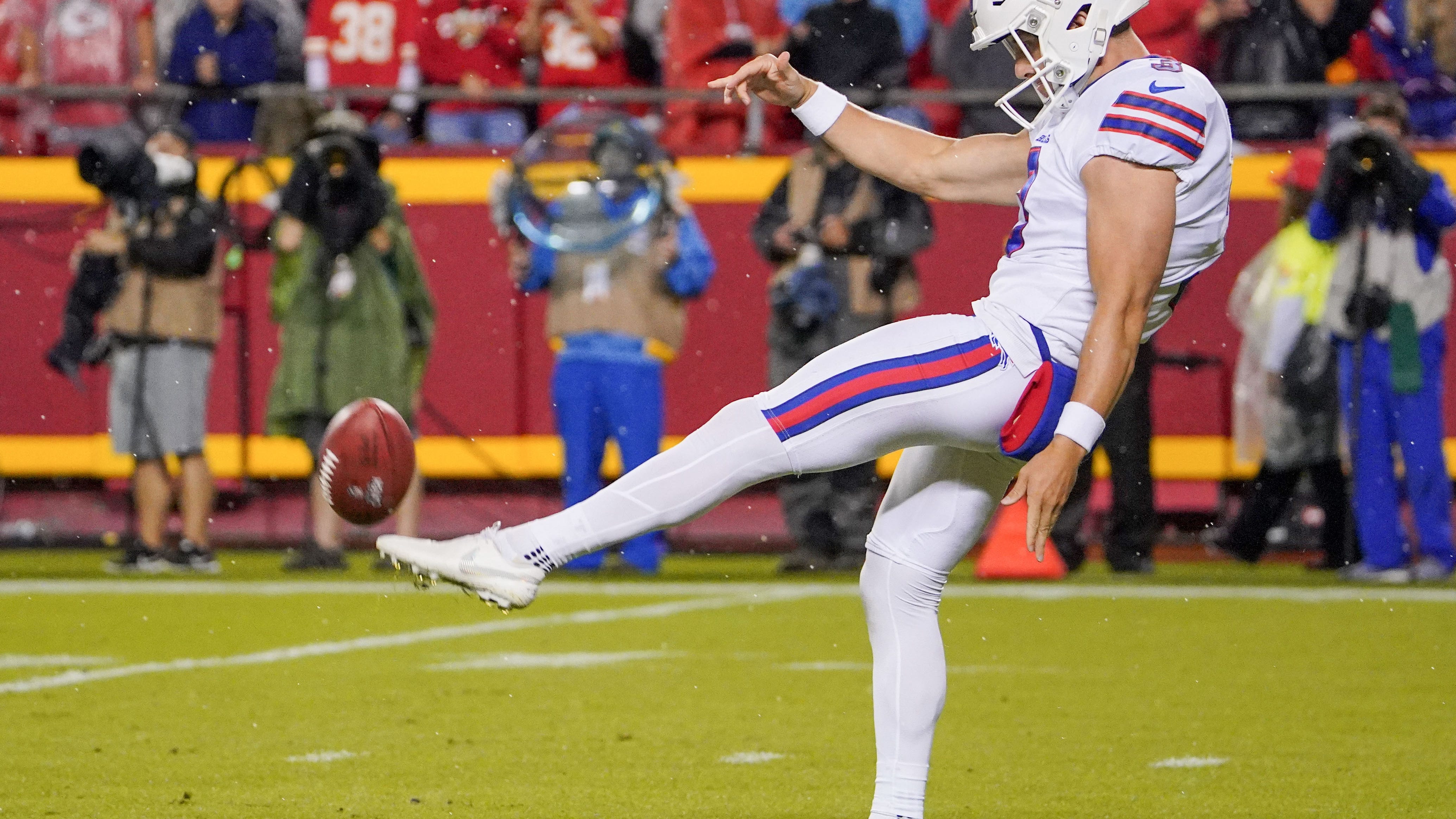 Bills release two players, trim roster to 82