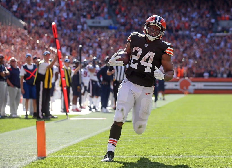 Browns Nick Chubb running into end zone