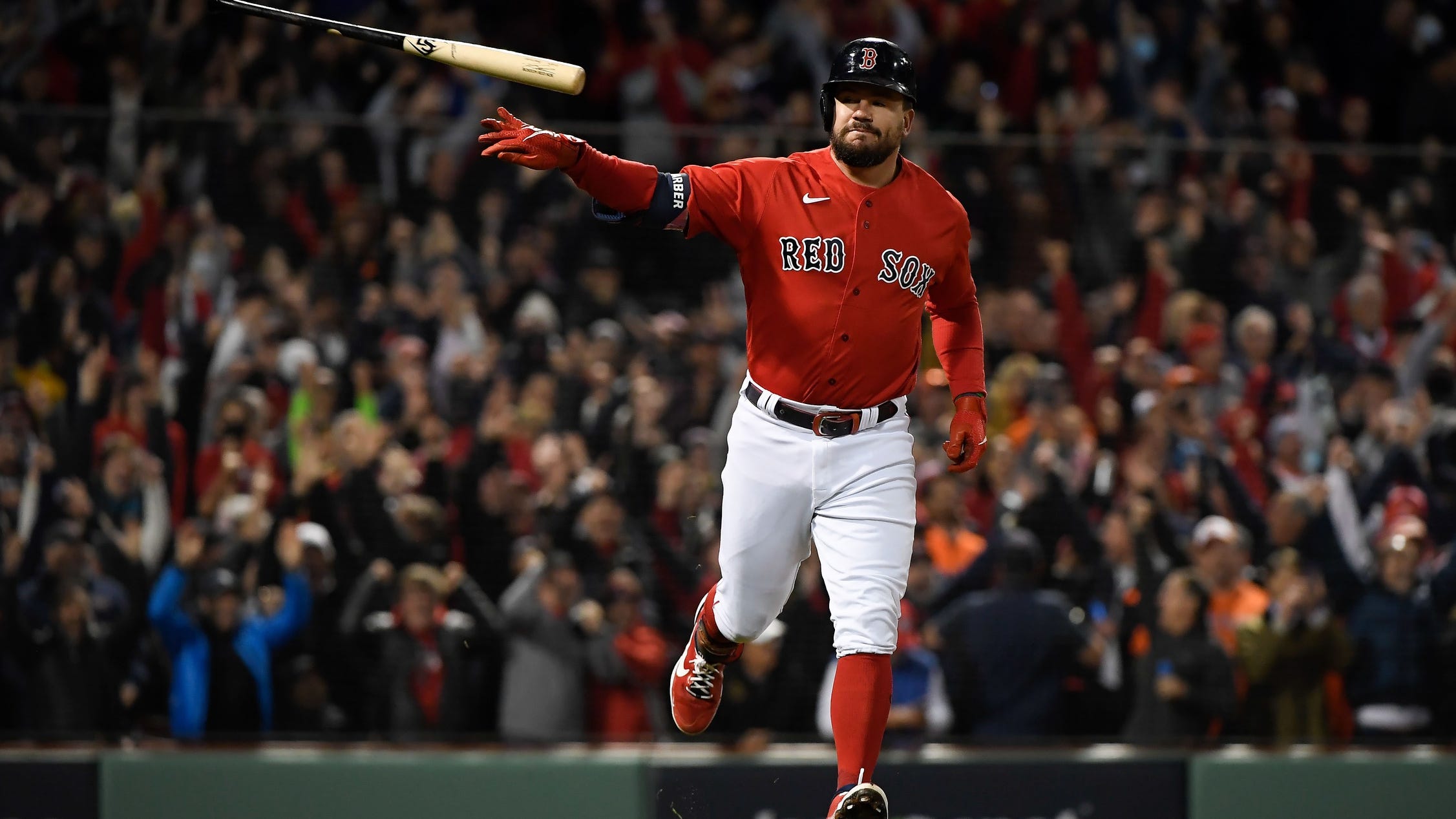 Schwarber, Red Sox slam Astros 12-3, lead ALCS 2-1