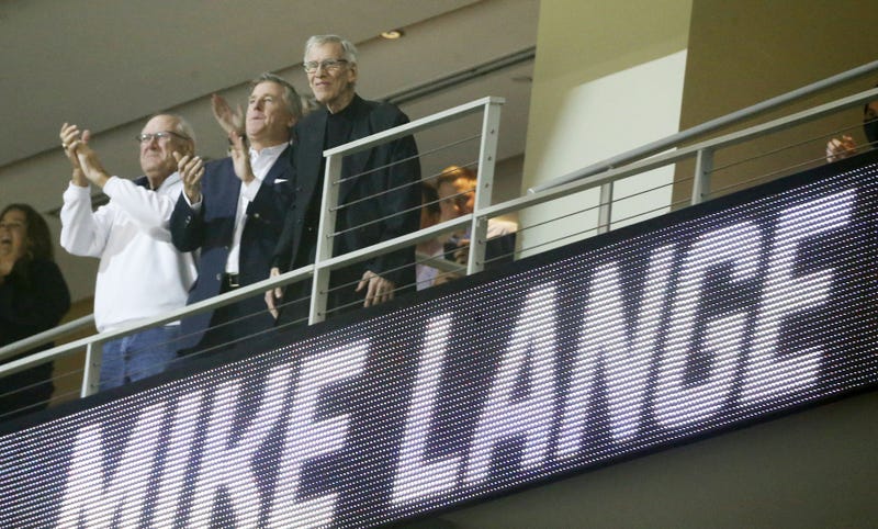 Mike Lange recognized at a Penguins game