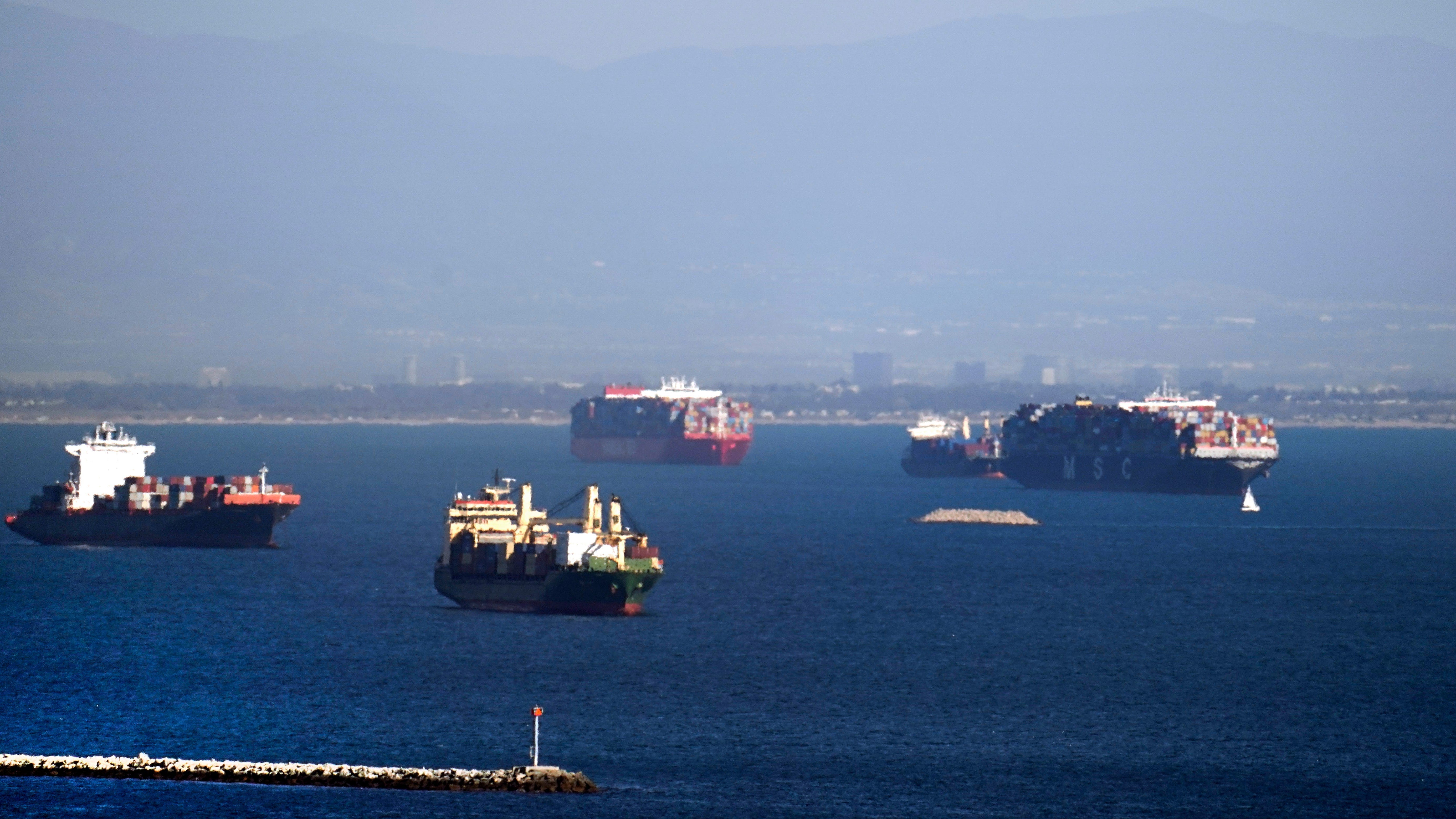 Ports of Long Beach, L.A. delay fines due to reduced number of containers