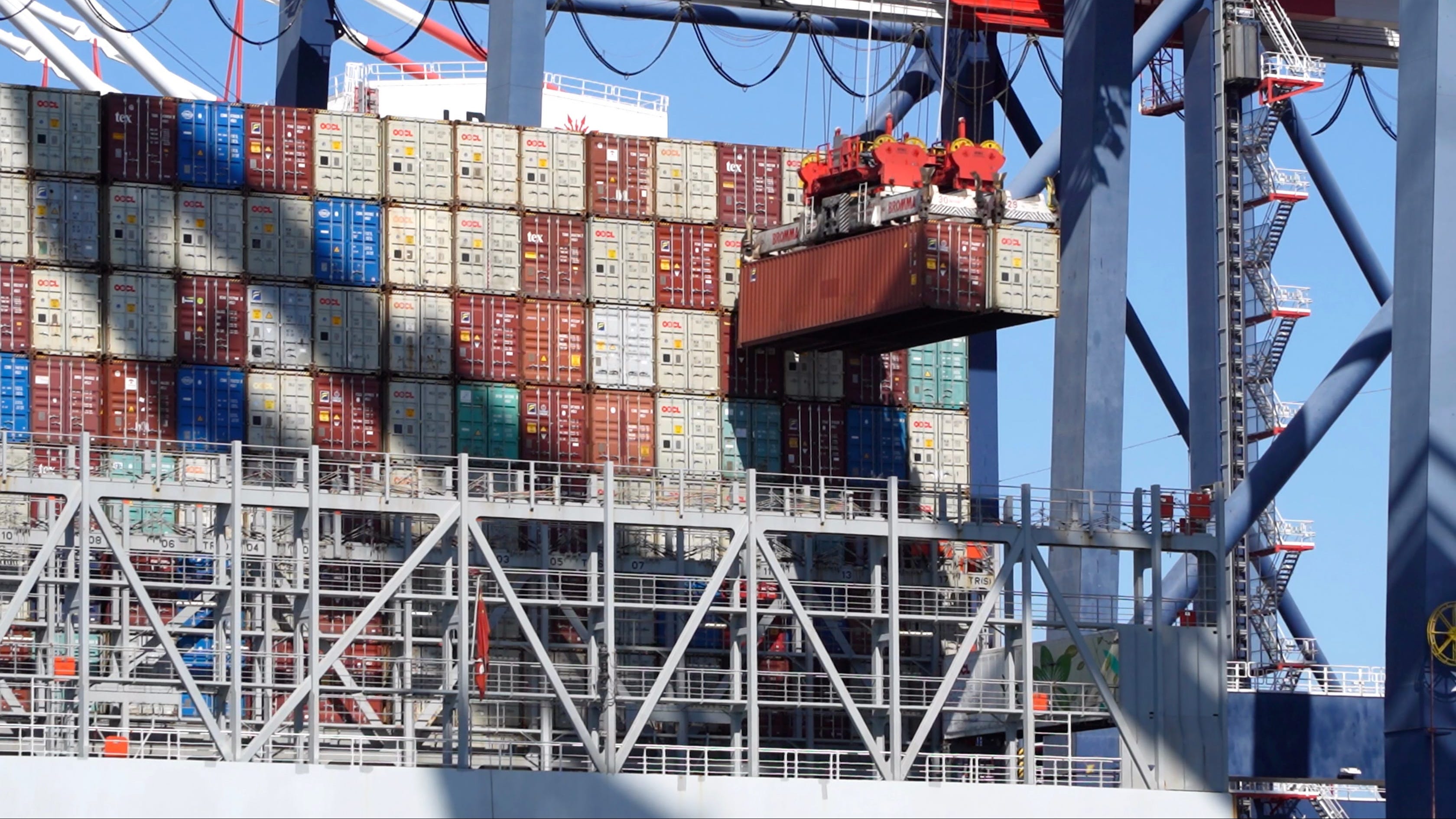 Holiday shopping nears, but supply issues remain