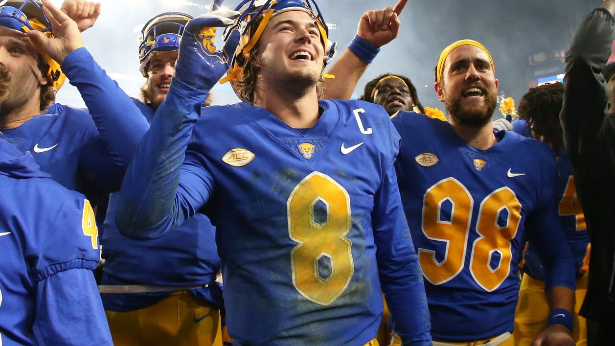 Pickett enhances Heisman status