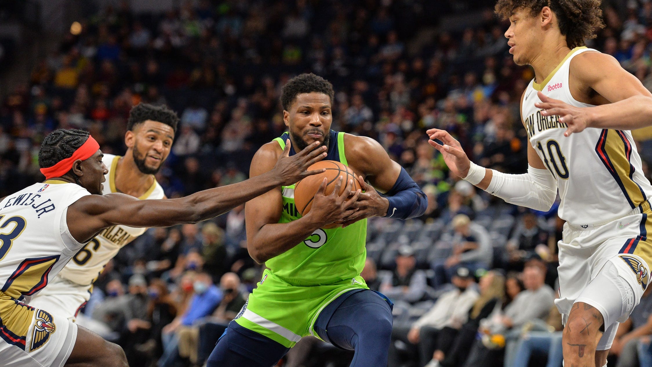 Pelicans foul out Towns, can't take advantage as they fall to 0-3 on season
