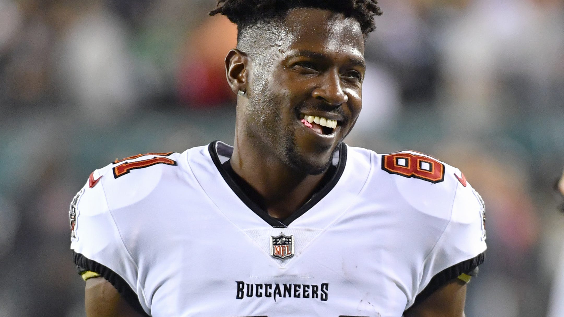 Bucs player reportedly sold fake vaccine cards to Antonio Brown