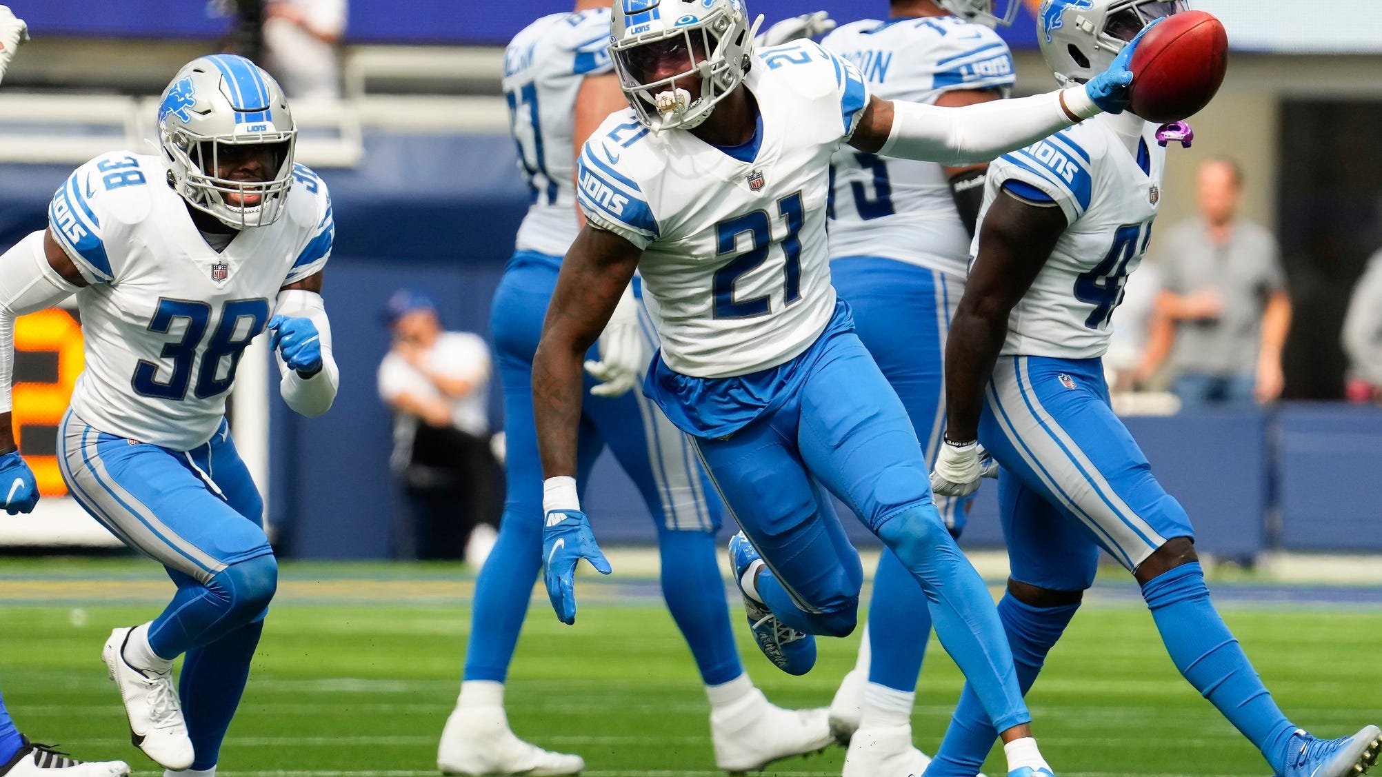 Tracy Walker is 'tired of losing in Detroit.' That's why he's staying.
