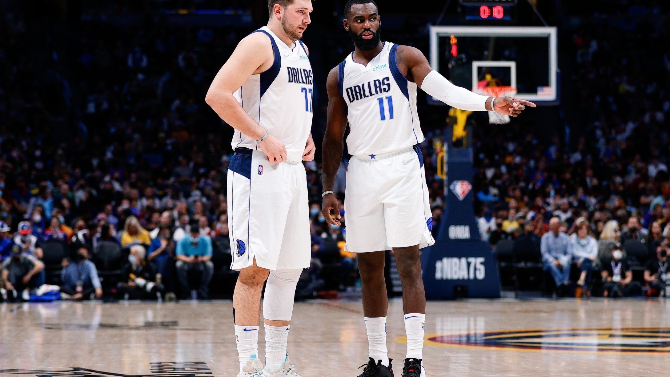 Tim Hardaway Jr. refutes dad's claims that Luka Doncic and Kyrie Irving aren't leaders