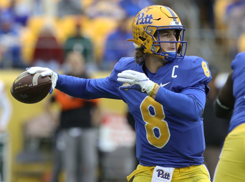 Kenny Pickett throwing