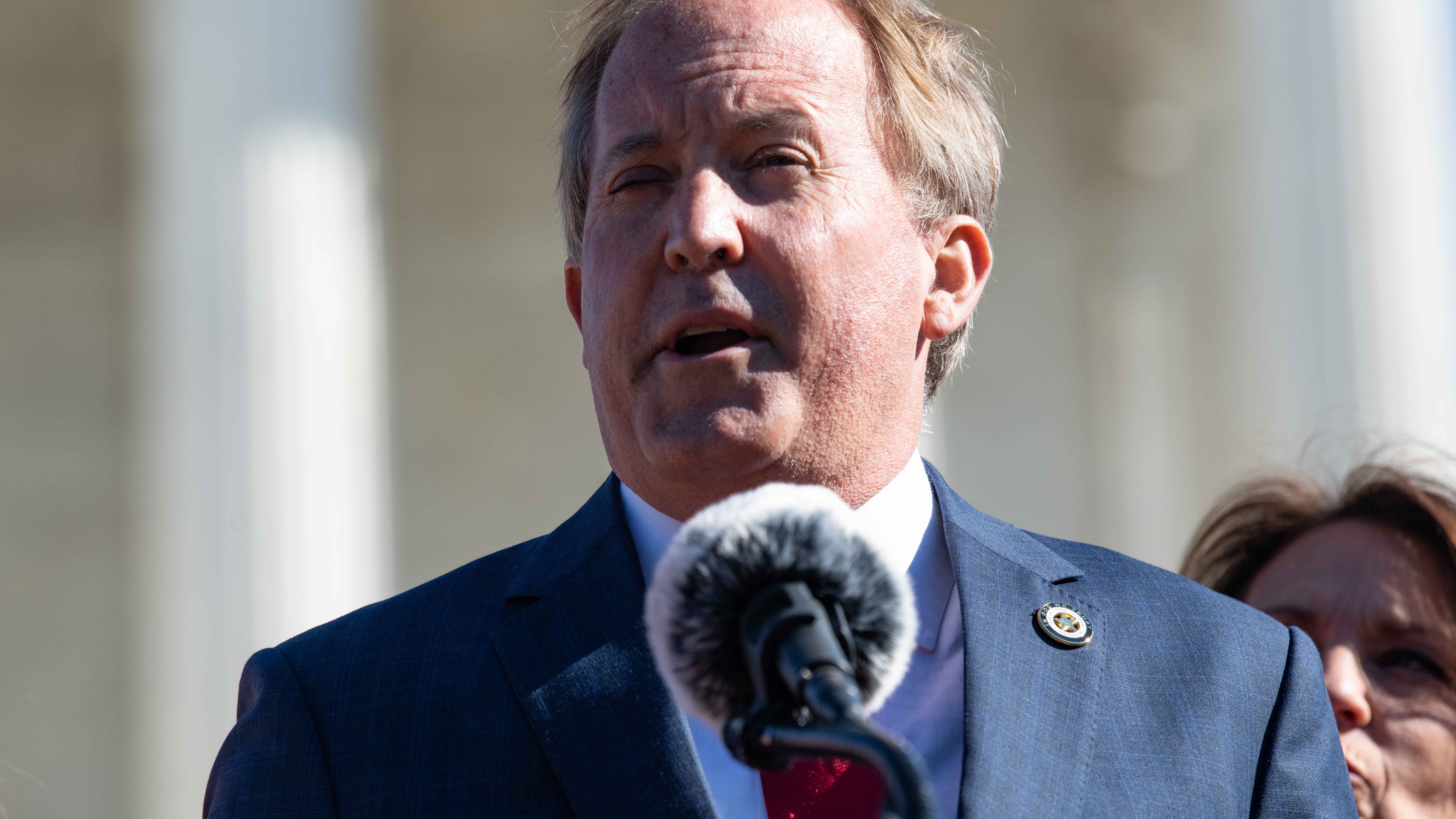 Texas Attorney General Ken Paxton vows to fight large business vaccine mandate