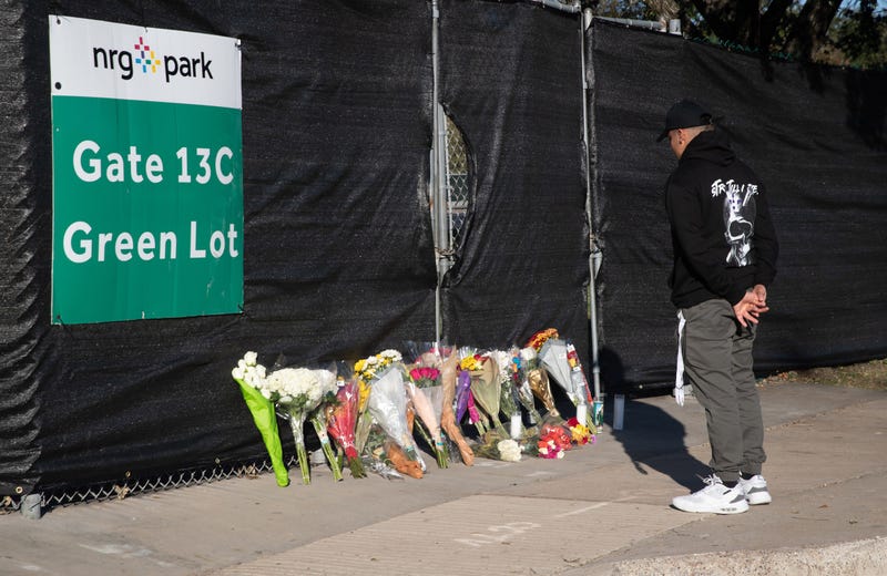As mourning continues, some allowed to return to deadly Houston concert site